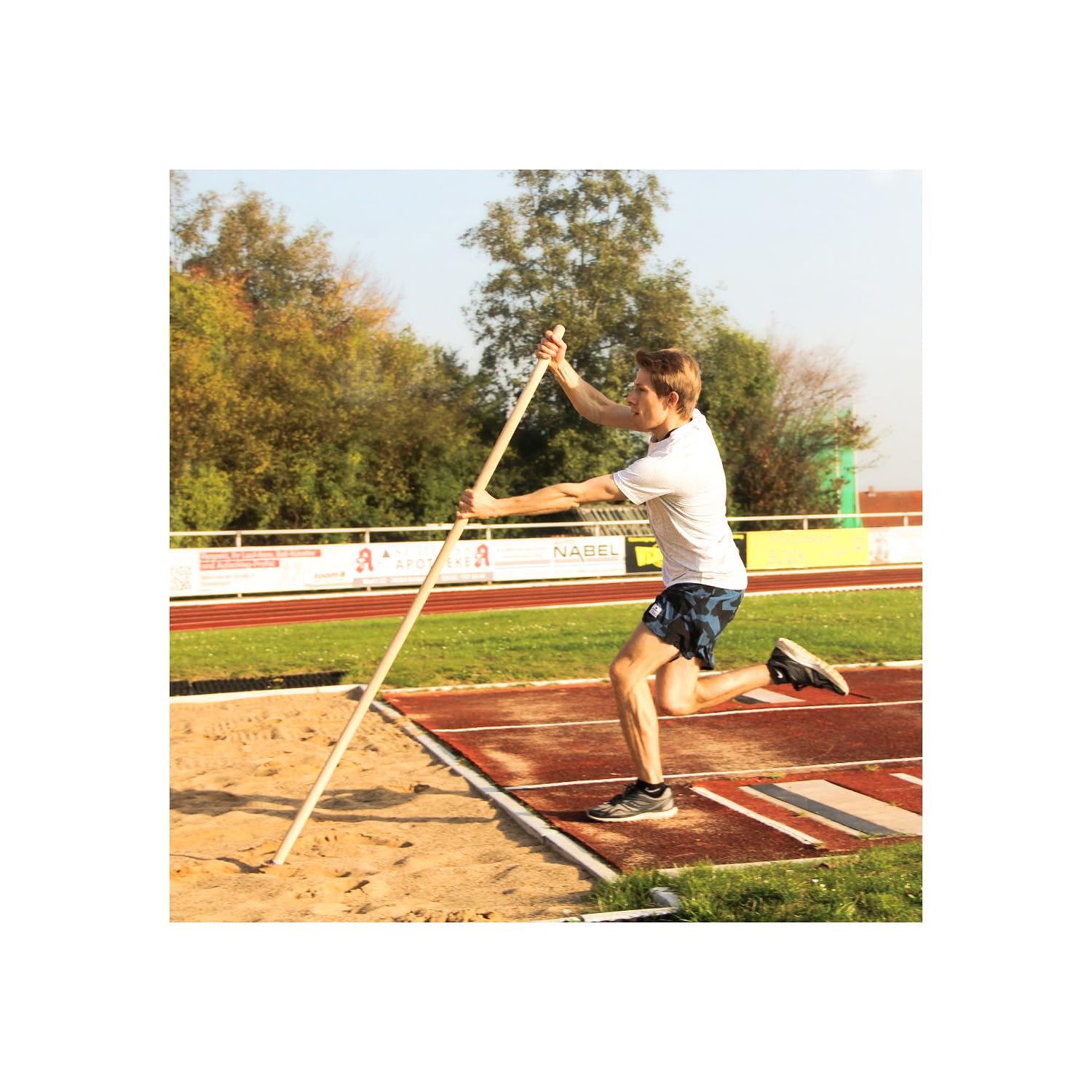 Sport-Thieme Stabhochsprungstab Holz | für Kinder & Jugendliche | drinnen & draußen | einfacher Einstieg in den Stabhochsprung | vielseitig im Sportunterricht | mit bodenschonender Gummikappe
