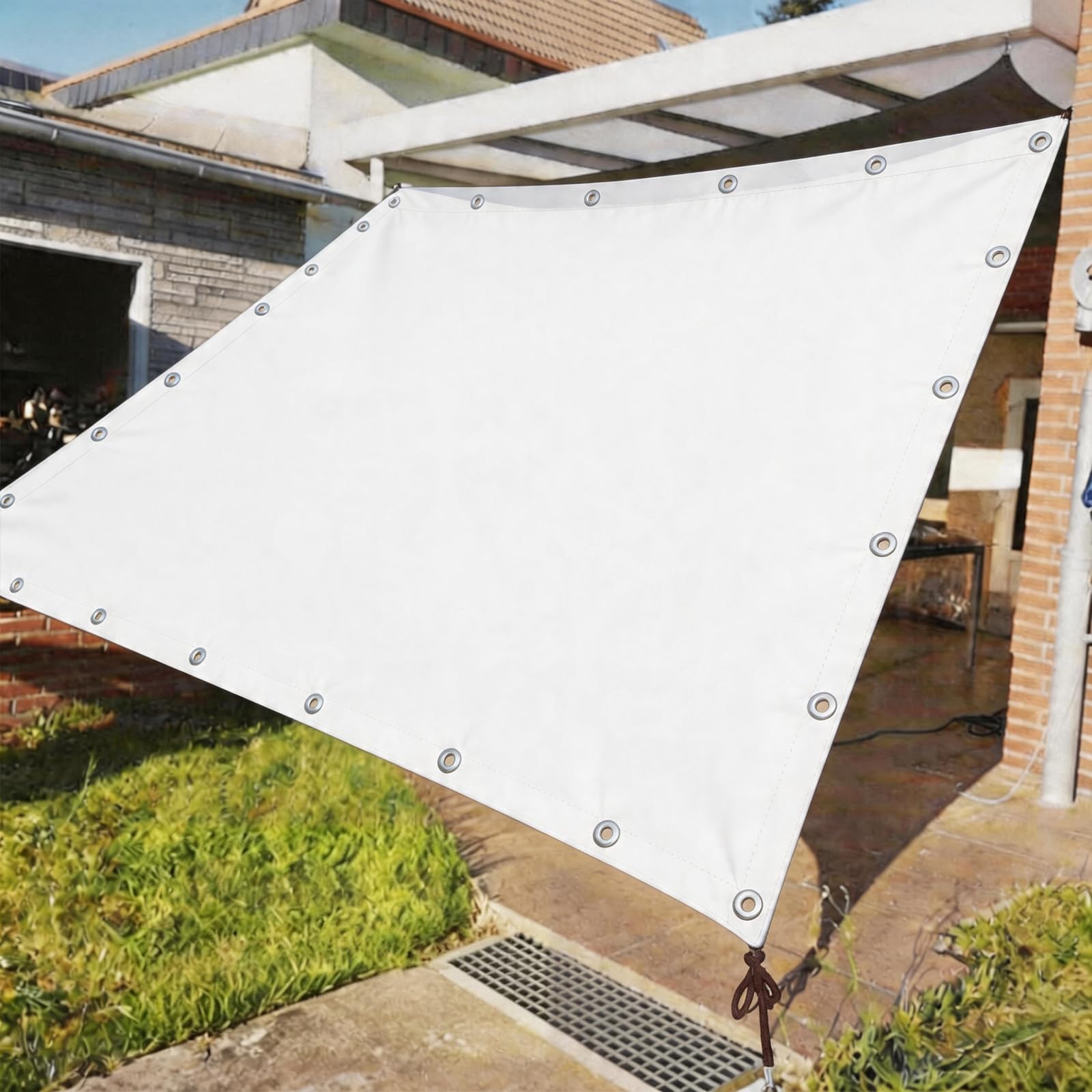 Toile d'ombrage 450 x 850 cm pour créer un coin de fraîcheur sur votre terrasse
