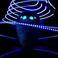 Vista 6 de Numskull Peluche oficial de Fallen Baby, réplica suave, producto oficial de Destiny 2, edición limitada