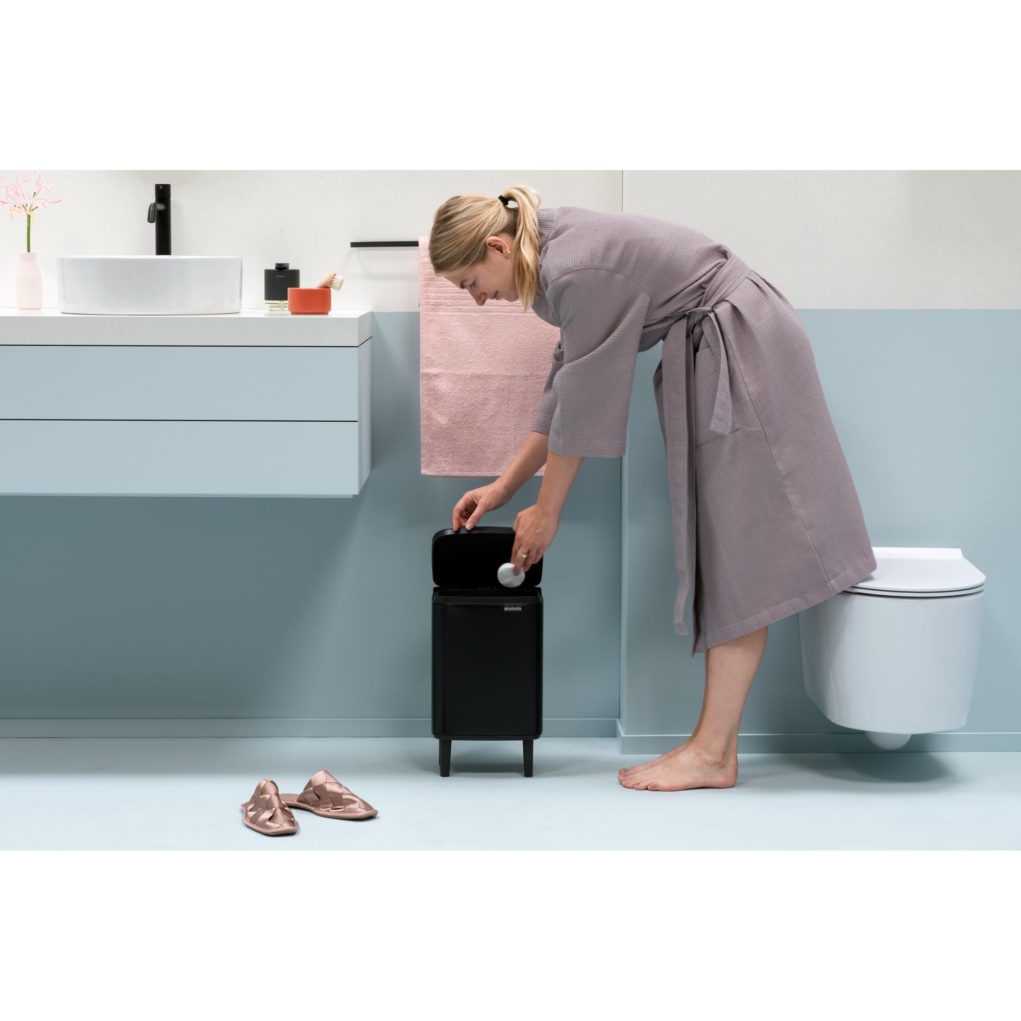 Brabantia Bo Waste Bin Hi Pattumiera 7L con Coperchio a Chiusura Ammortizzata, Secchio Interno Rimovibile e Maniglia per il Trasporto, ottimo per Bagno, Camera da Letto e Ufficio, Matt Black