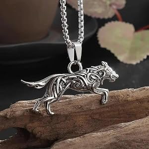 Celtic Knot Wolf Pendant Irish Celtic Knot Domineering Animal Wolf Necklace Men's Personalized Hip-Hop Jewelry Gift