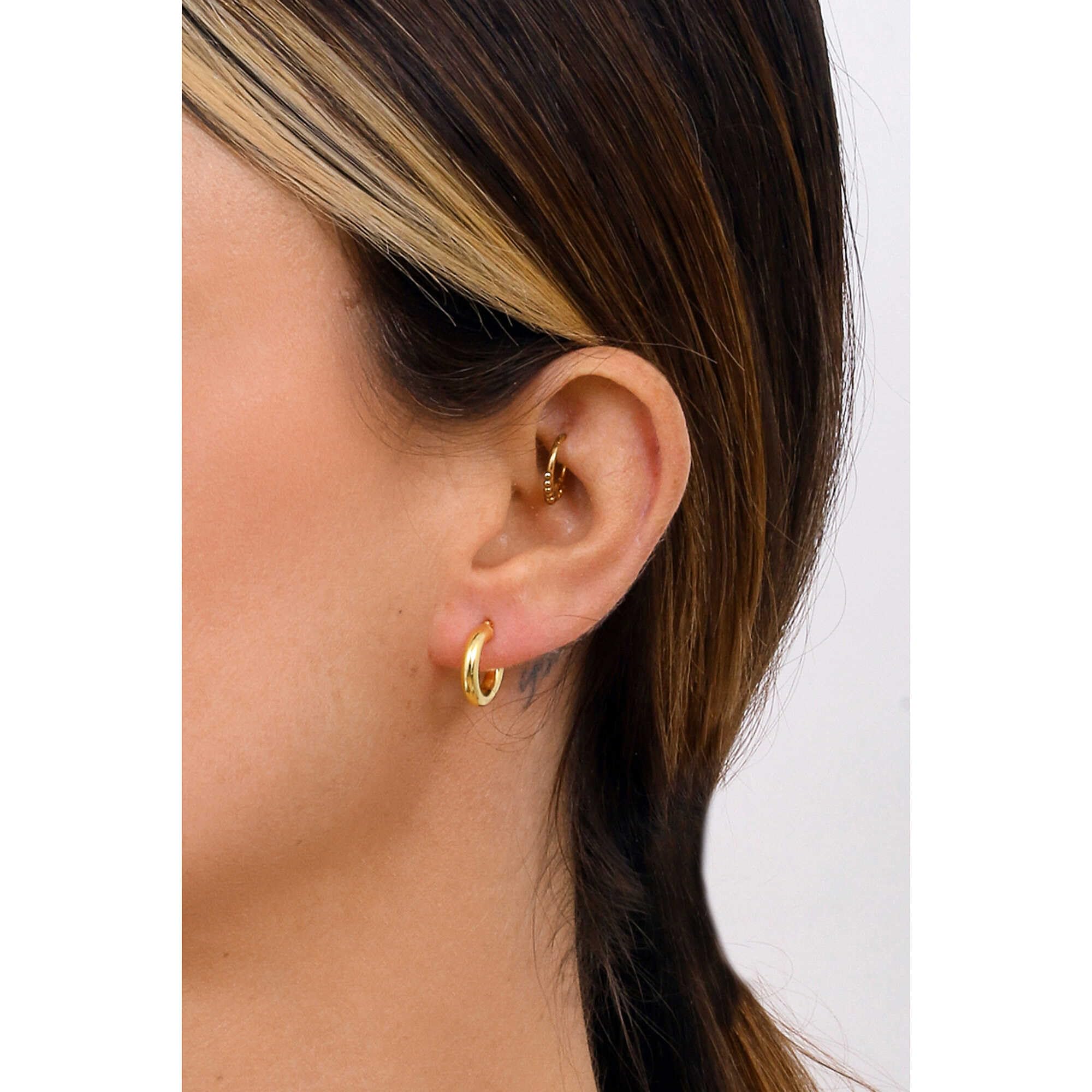 Orecchini da donna di GioiaPura. Orecchini canna piena 3mm in argento 925°/°° dorato. Gioiello del diametro di 8 mm con chiusura a scatto. La referenza è gyoarw0313-0. 8