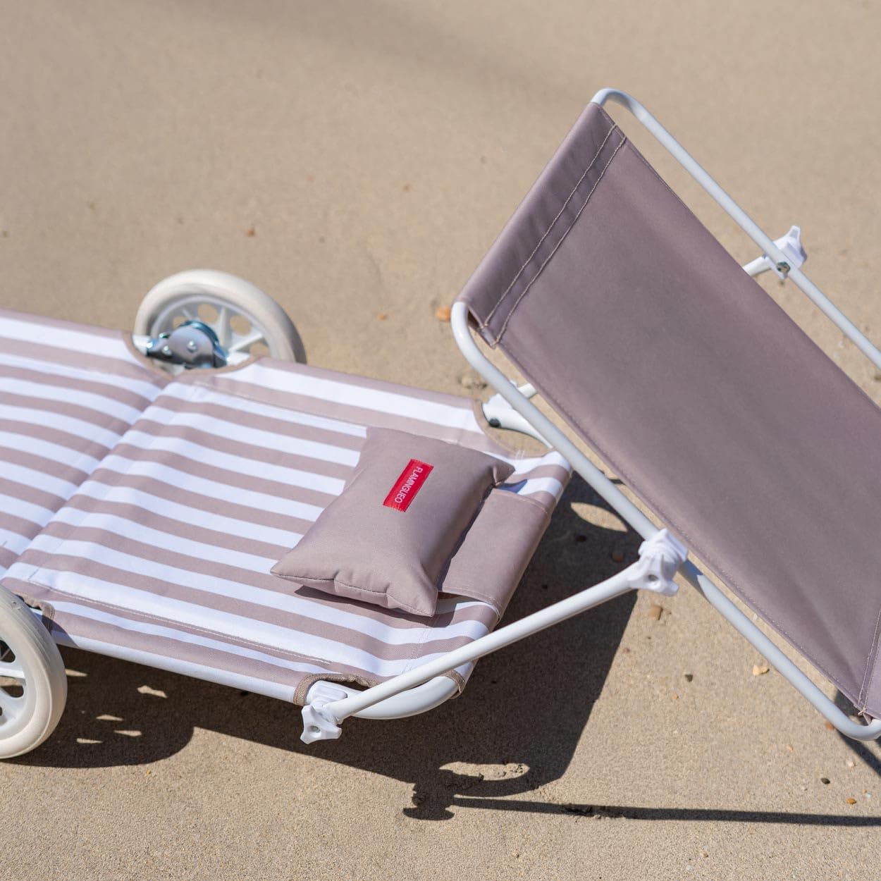 Flamingueo Krzesło plażowe, składany leżak, 5 pozycji, regulowany parasol UPF 50+, ergonomiczna poduszka, możliwość przekształcenia w wózek transportowy, beżowy
