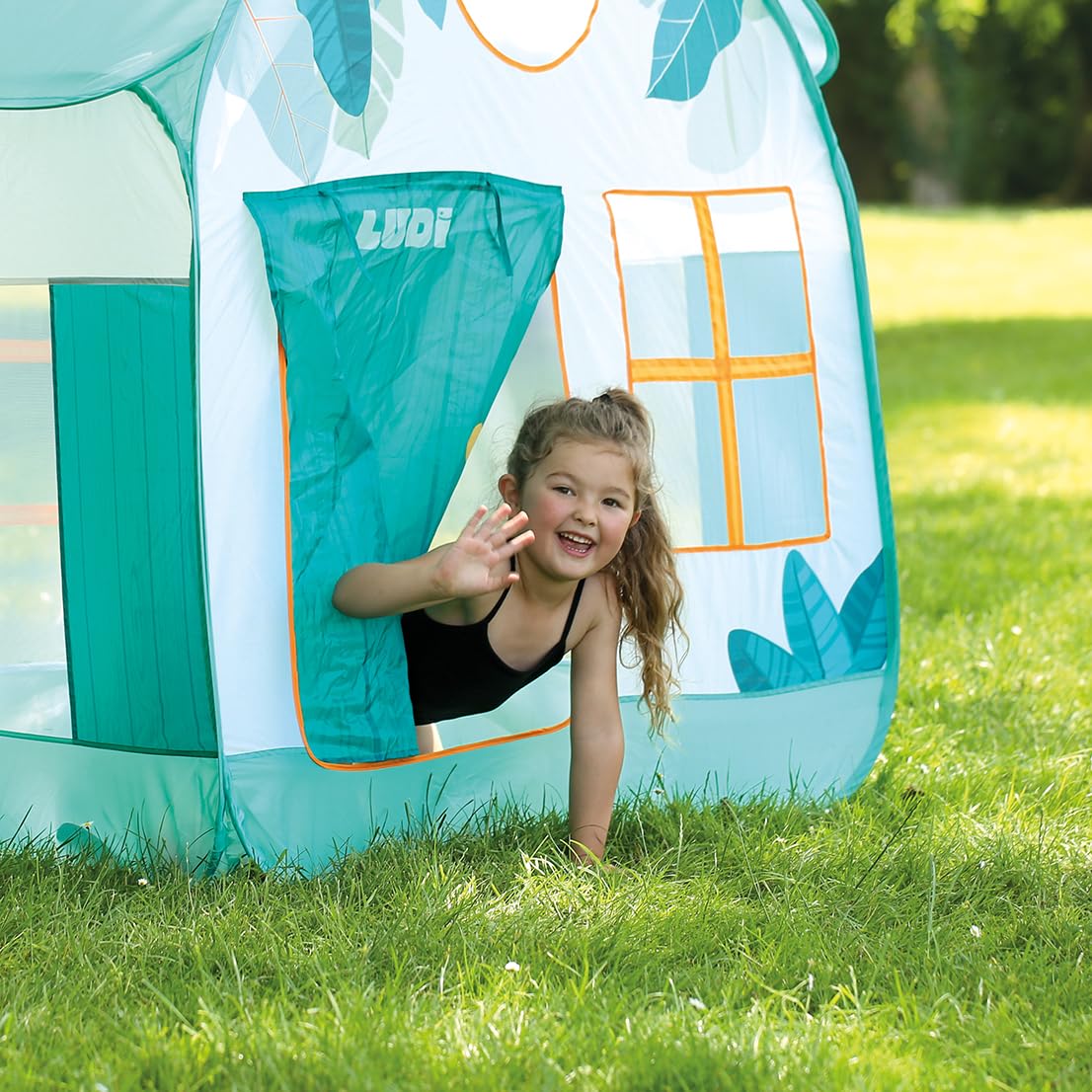 LUDI – Cottage Pop-Up Spielzelt – Outdoor Kinderzelt mit UV-Schutzdach – Belüftungsnetze – Transporttasche inklusive – 120 x 130 x 130 cm – Ab 2 Jahren