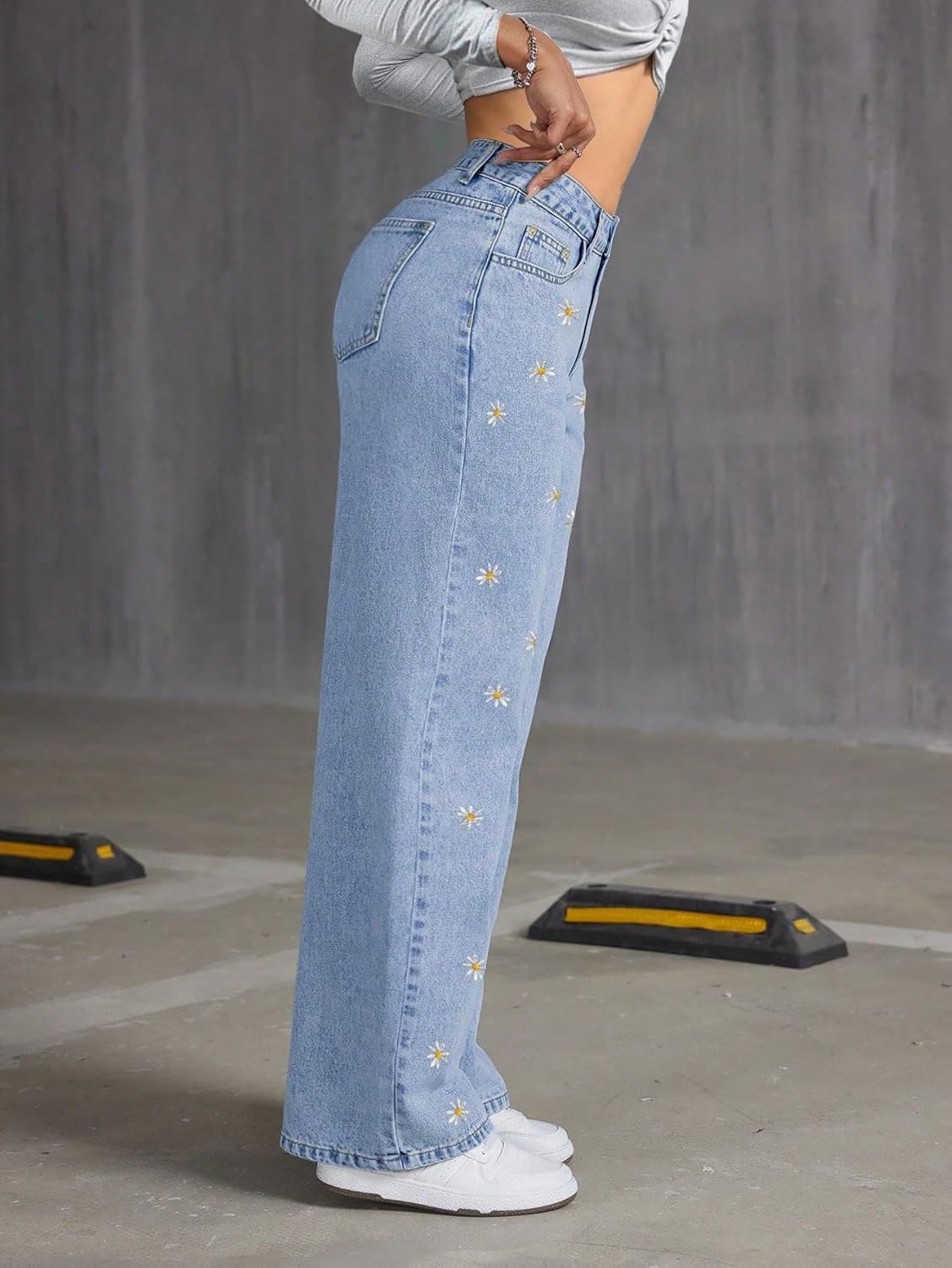 Mid Rise Straight Leg Jeans for Women, Flower Embroidered Trendy&Cute Womens Denim Pants