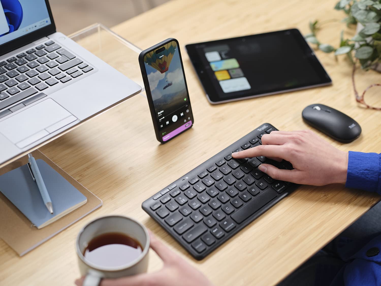 Trust Lyra Set Tastiera e Mouse Wireless Bluetooth, Layout Italiano QWERTY, 84% Plastica Riciclata, Tastiera Ricaricabile Multidispositivo per Laptop, PC, Mac, Tablet, iPad, Android, iOS – Nero