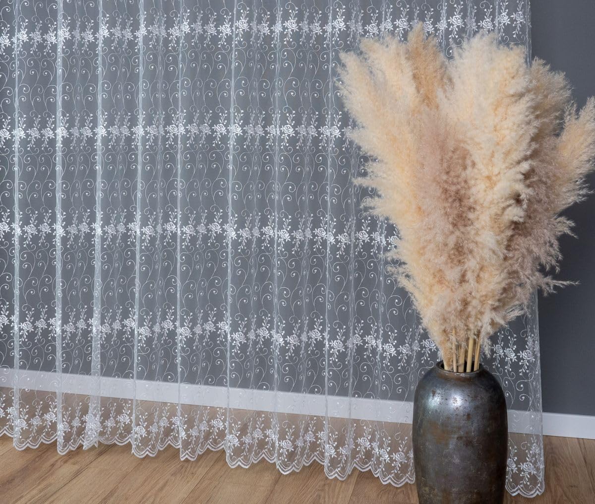 Weiß Jacquard 600x280 cm (BxH) Gardine Lobato für Wohnzimmer, Fertiggardine mit Kräuselband, Hochwertige Markisette mit Weißer Stickerei, Pflegeleicht und Bügelfrei