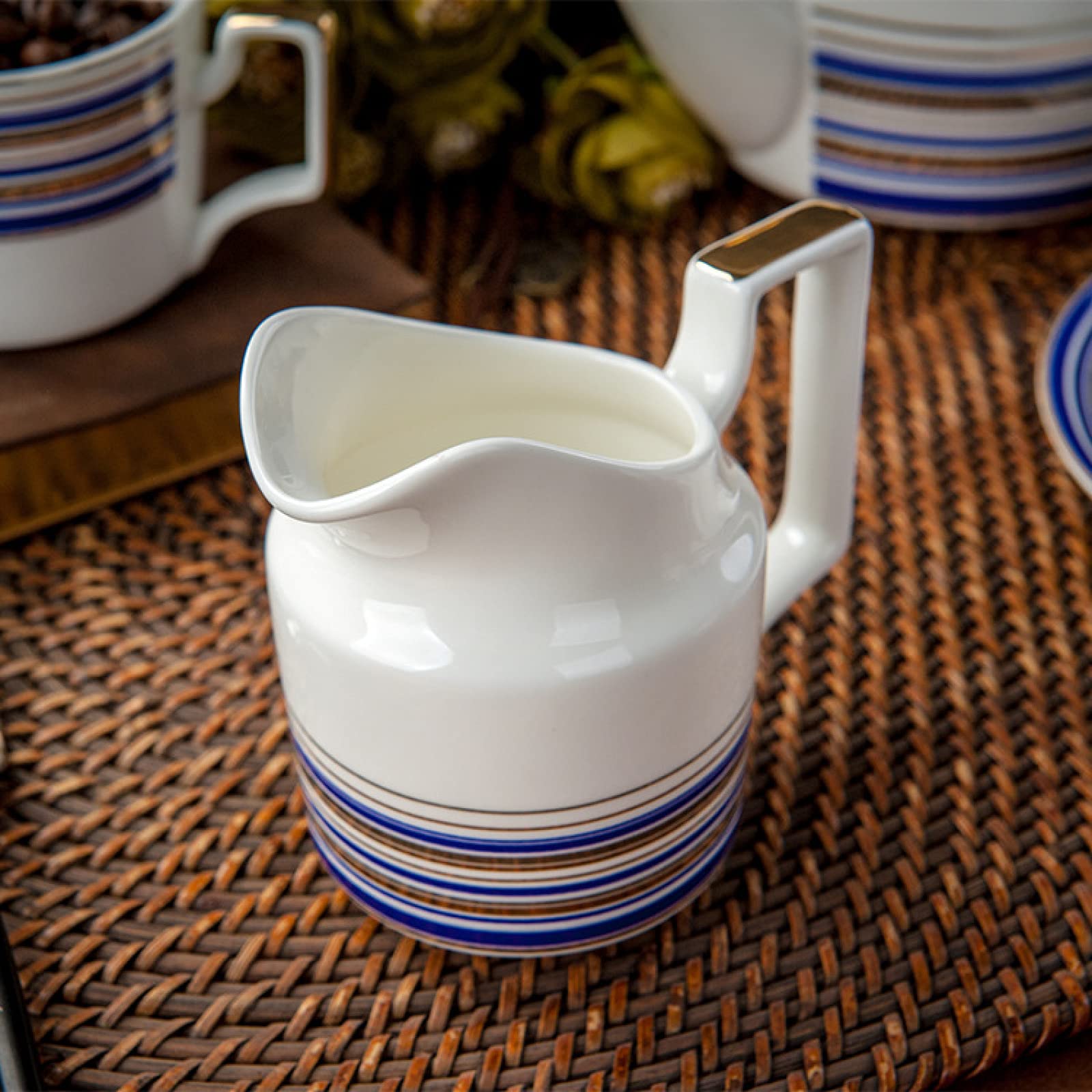 Utility 15-częściowy porcelanowy zestaw do herbaty Filiżanki i spodki do kawy z czajniczkiem Cukiernica i dzbanek na mleko Białe i niebieskie ceramiczne filiżanki do herbaty i kawy Czajniki