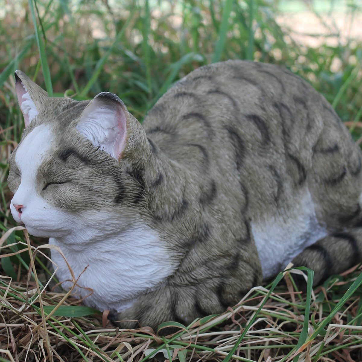Colourliving Deko Katze Lebensecht Katzenfigur Gartenfigur Schlafend Dekofigur Grau Emma