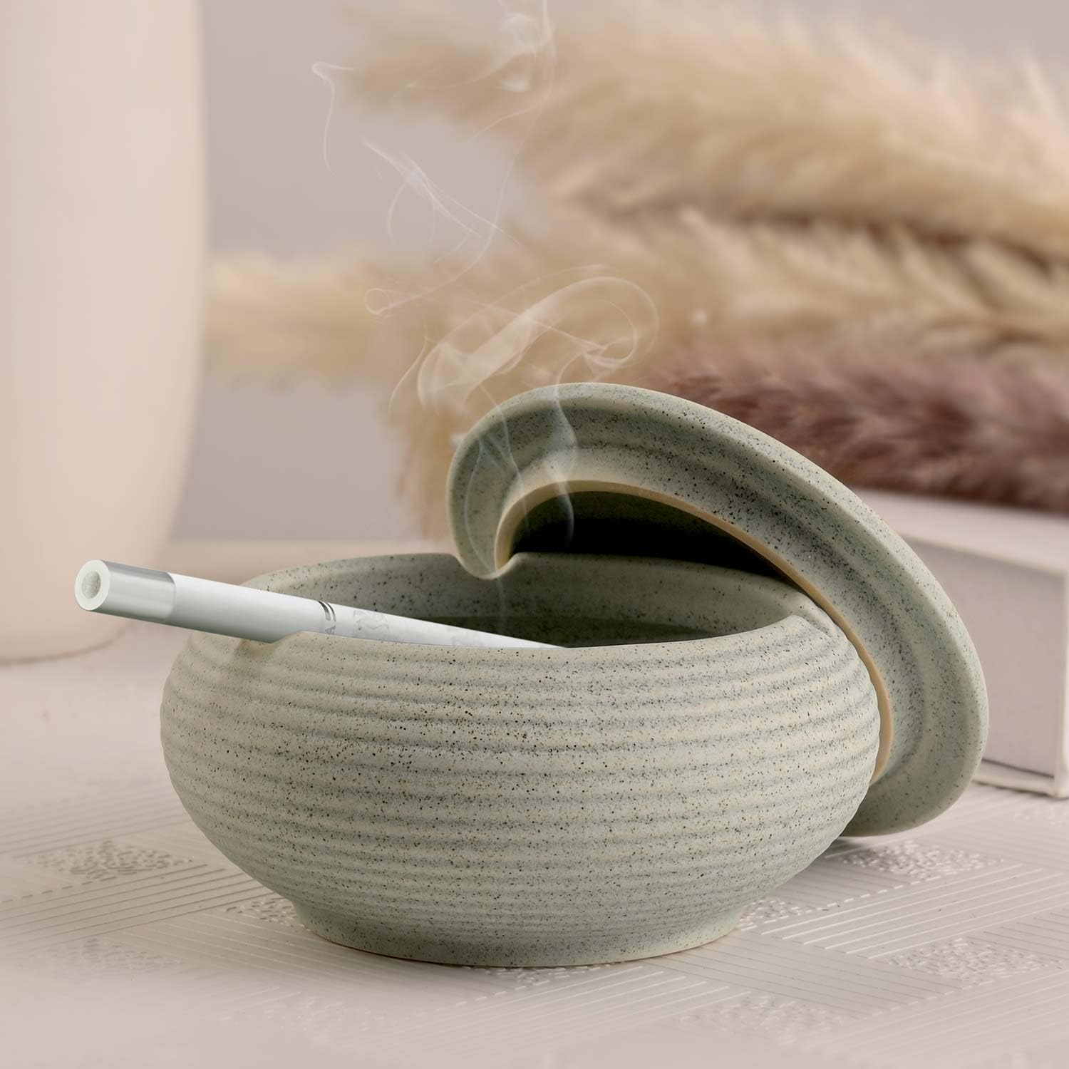 Ceramiczna popielniczka z pokrywką, wiatroszczelna konstrukcja do użytku wewnątrz i na zewnątrz, dekoracja w stylu vintage do domu, biura, baru, kawiarni, hotelu (jasnozielona)