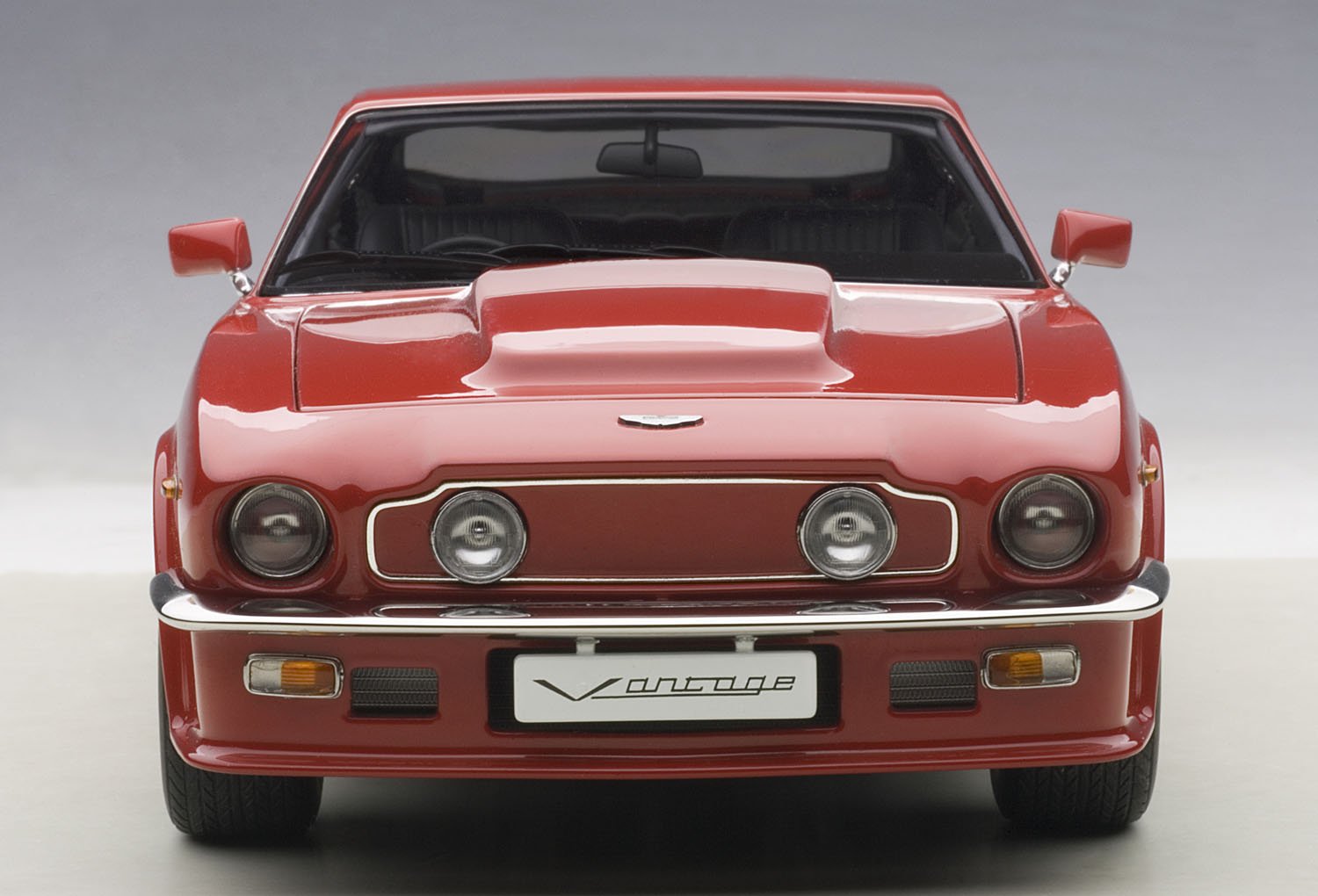 Amazon | AUTOart 1/18 アストンマーチン V8 ヴァンテージ 1985 レッド 