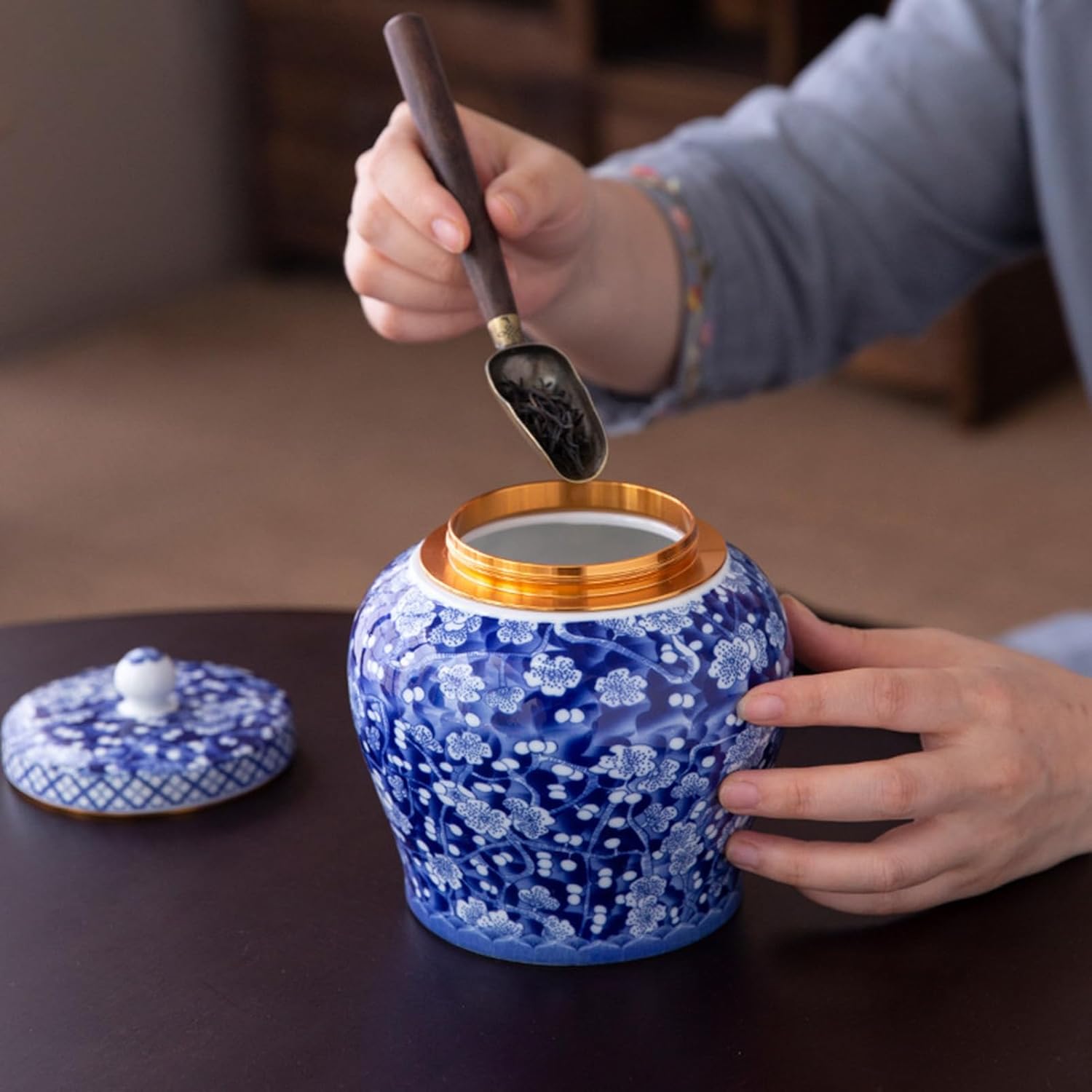 Ceramic Jar with Lid - Airtight Kitchen Canisters for Coffee and Tea Storage - Decorative Ceramic Canister (blue)