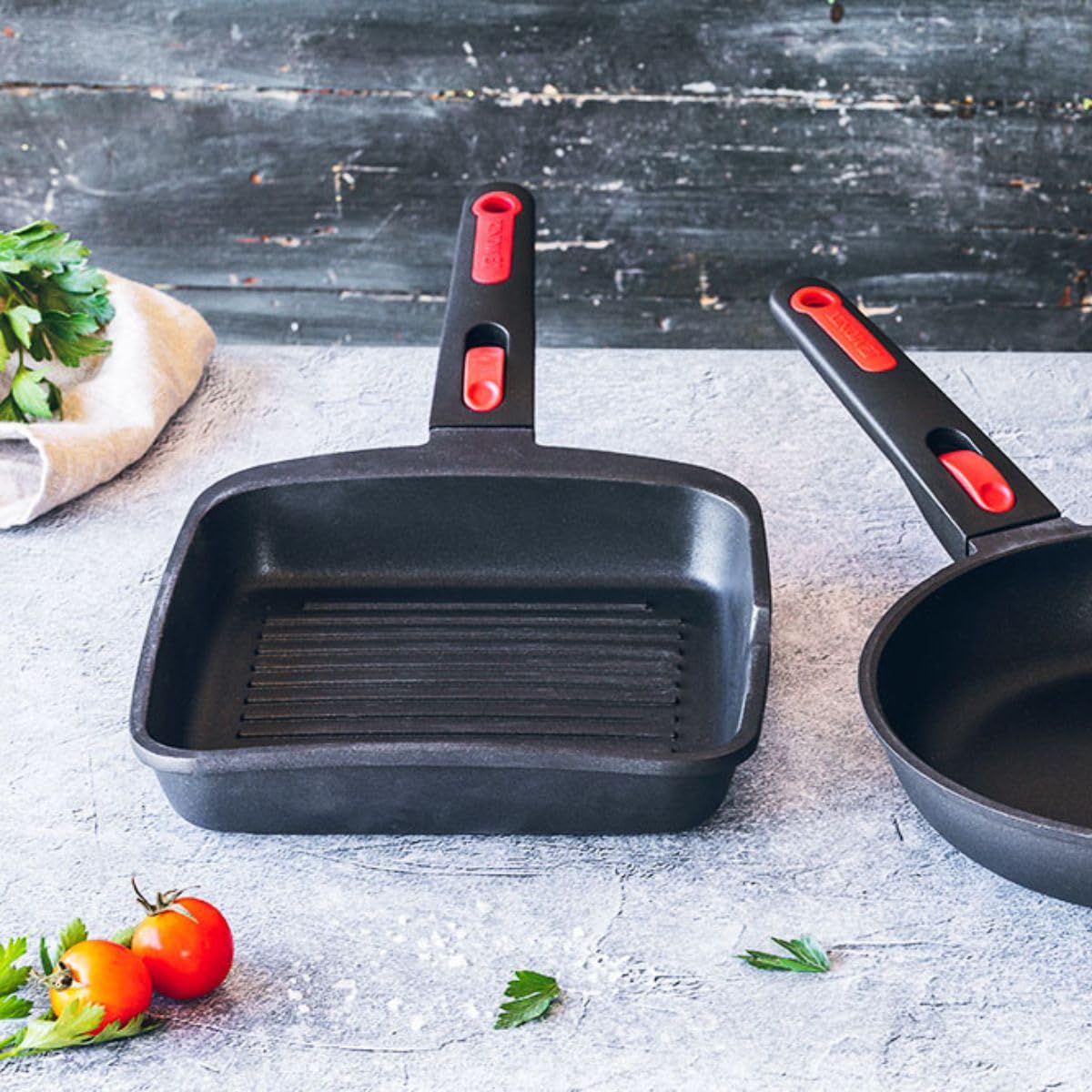 Monix In-Out | Grill con rayas 28 cm, aluminio, full induction, sin PFOA, antiadherente, apta para todo tipo de cocinas incluso inducción