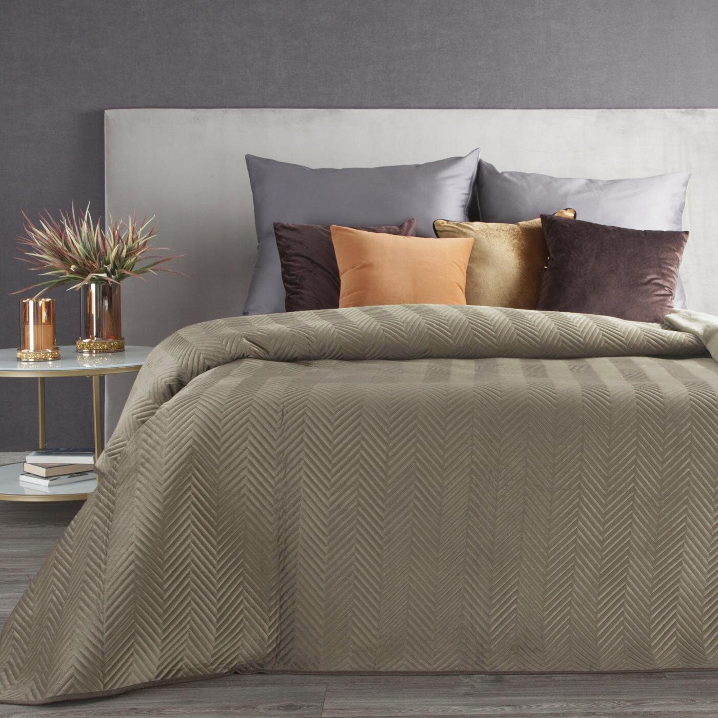 Eurofirany Zweiseitige Tagesdecke aus Samt & Mikrofaser, gesteppt – Für Bett & Sofa Sofia braun 230x260 cm