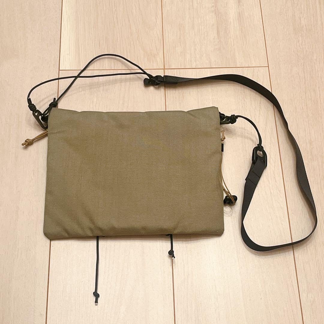 Amazon.co.jp: Nruc ヌルク サコッシュ カーキ : ファッション