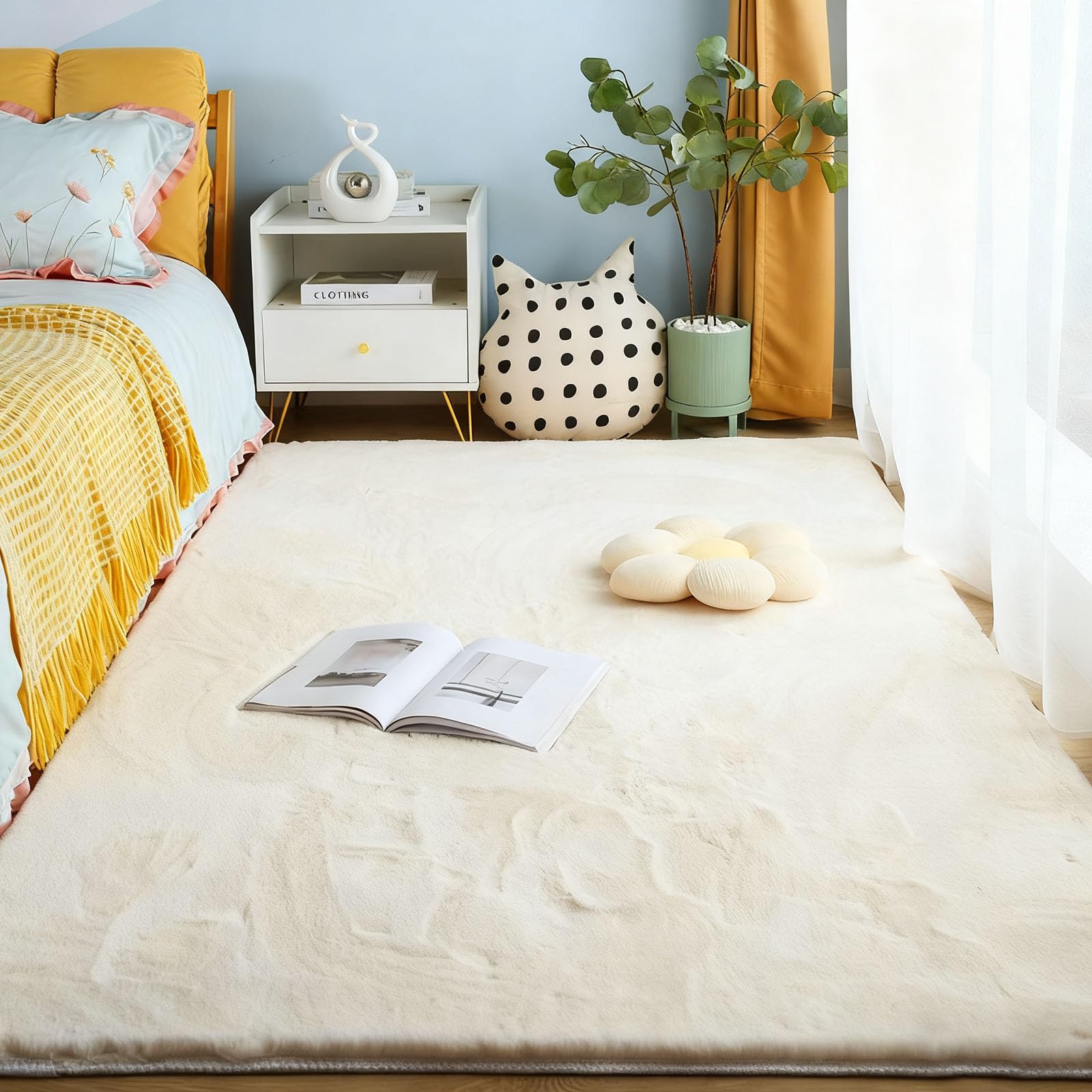 Tapis salon aspect fourrure blanc cassé pour chambre et bureau moderne