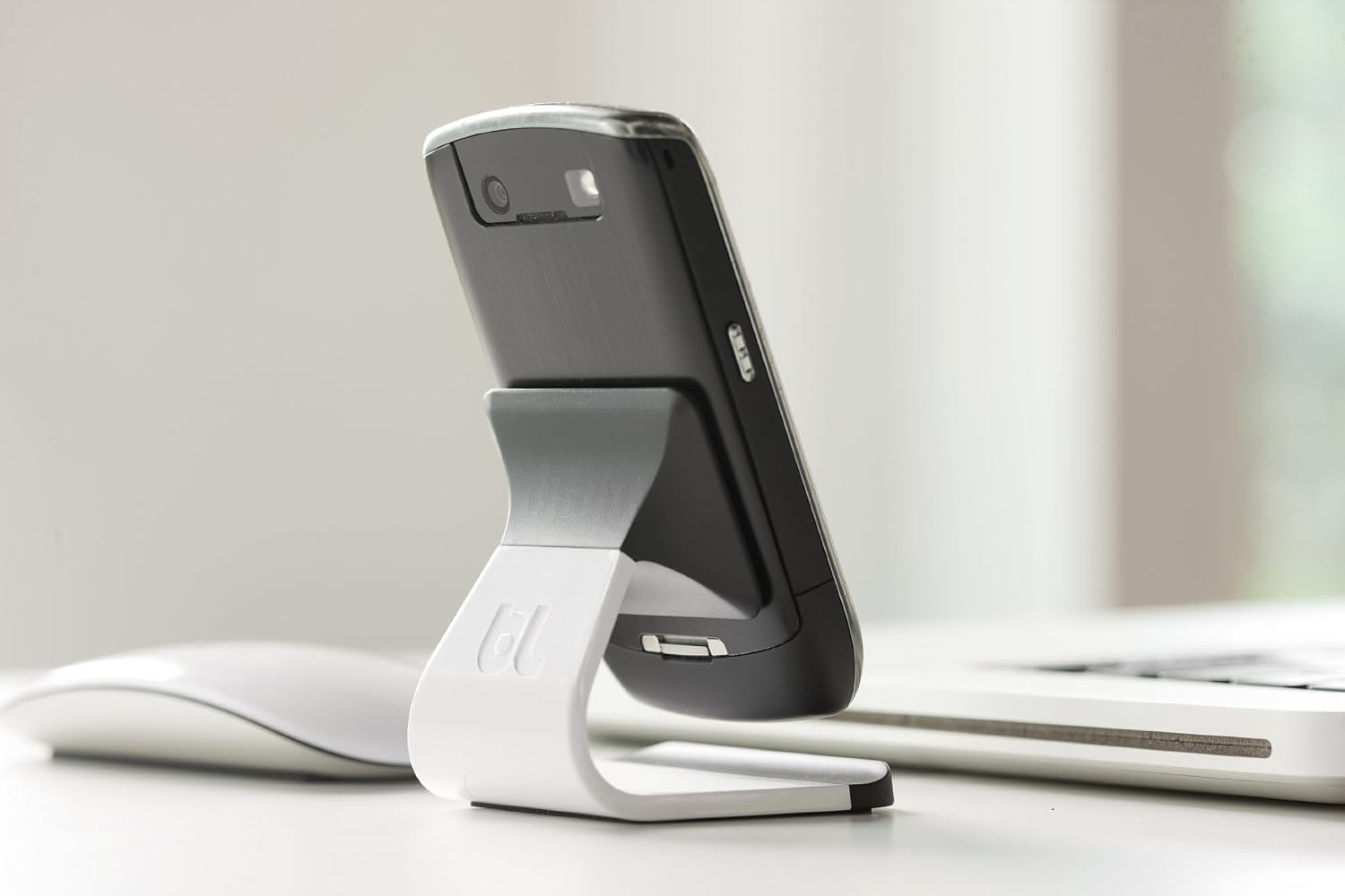 Bluelounge Design ML-BL-SUB Milo Micro-Suction Stand for iPhone, iPod, & Most Smartphones - Mount - Retail Packaging - Black