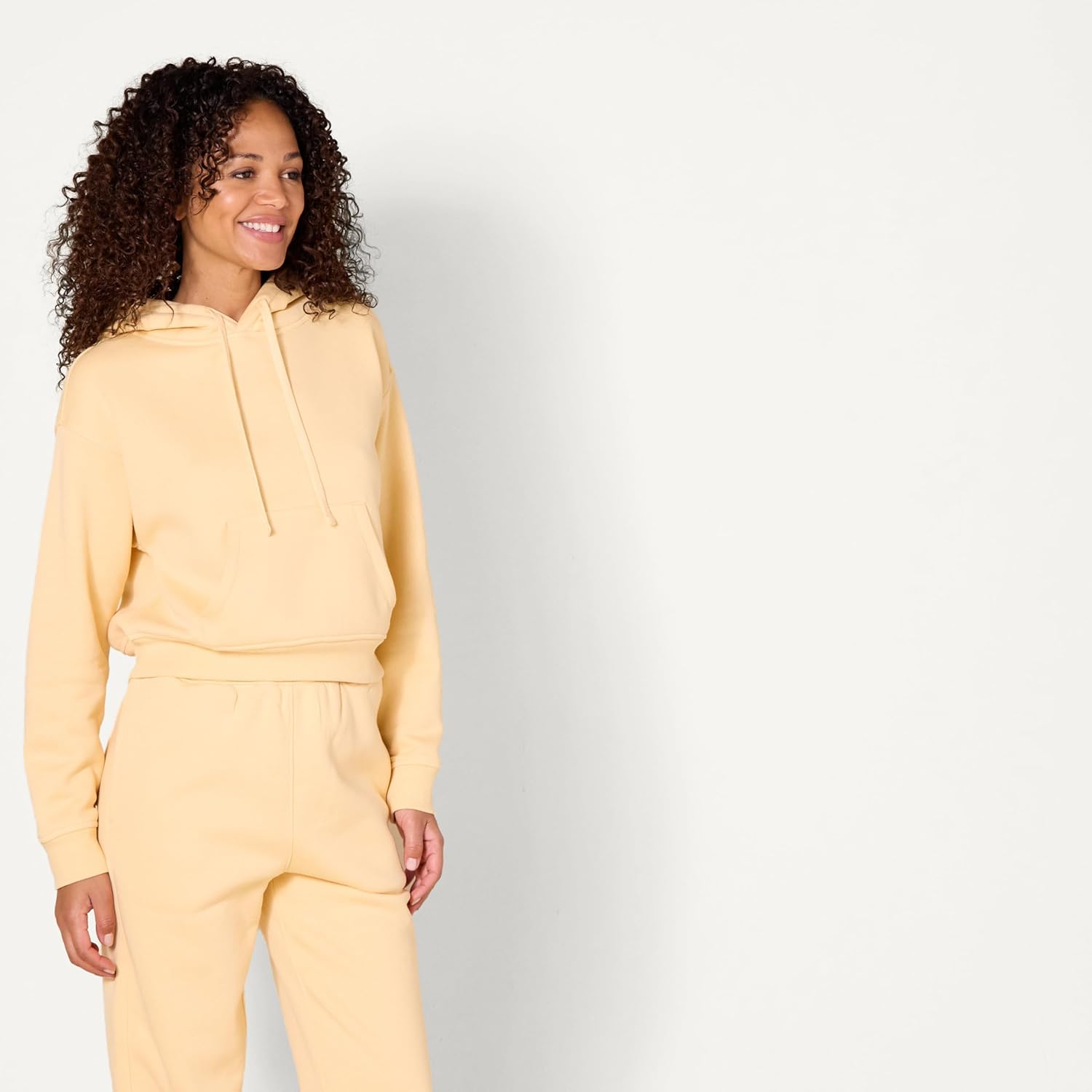 Amazon Essentials Women's Crop Pullover Hoodie Sweatshirt with Kangaroo Pocket (Available in Plus Size)