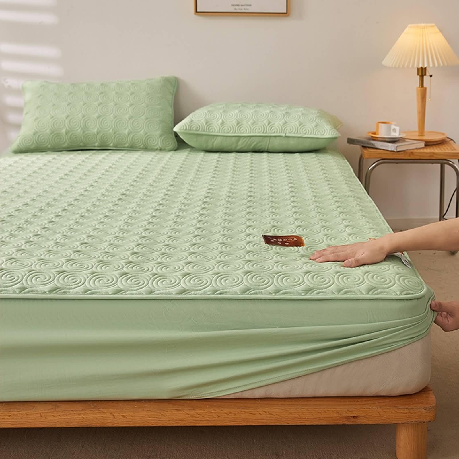 KnSam Spannbettlaken Baumwolle Deko mit 2er Kissenbezüge, Einfarbig mit Geometrisch Muster Spannlaken 3teilig, Faltenresistent Laken für Bett Betthusse Grün Unterbett als Schutz, 90x190cm