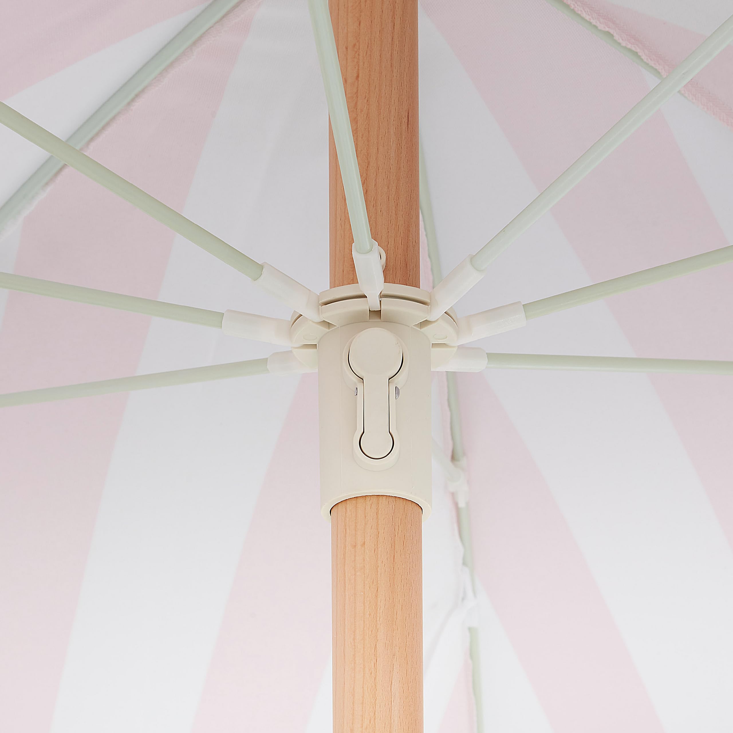 Beliani Parasol de Jardin Rétro ⌀ 150 cm Mât en Bois et Tissu Rose et Blanc Mondello