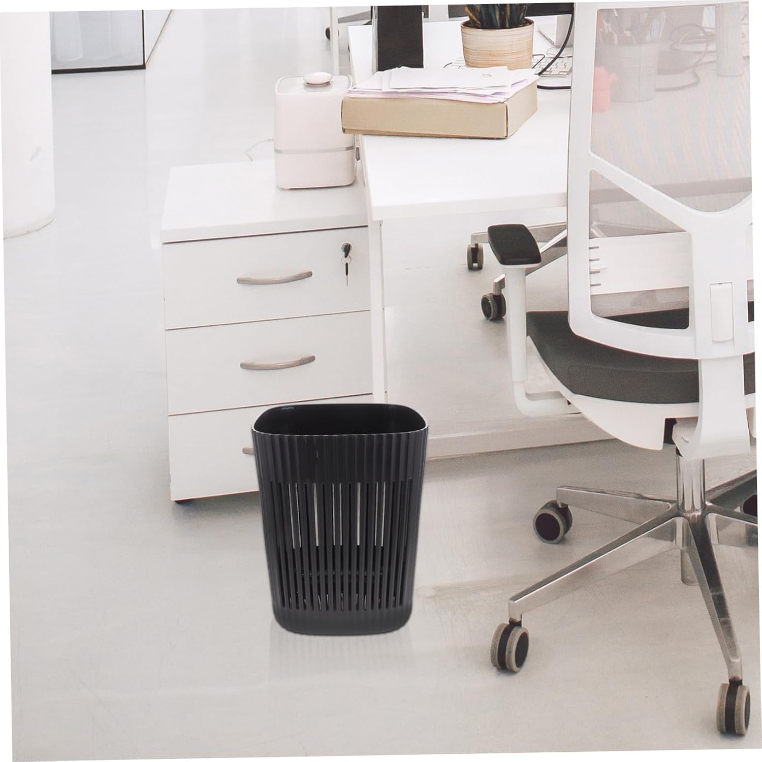 Toyvian High-Capacity Hollow Wastebasket Trash Bin Plastic Garbage Bucket for Home Bathroom Bedroom Office Storage and Organization, Black,
