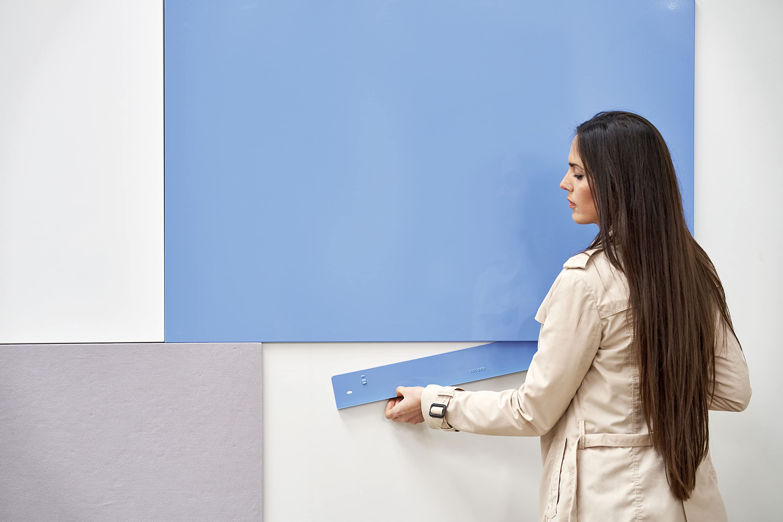 Rocada | Pizarra Azul de Rotulador | Magnética Sin Marco | Pizarra Imantada de Pared | Sistema de Sujeción Patentado con Imán | Pizarra Azul 75 x 115 cm