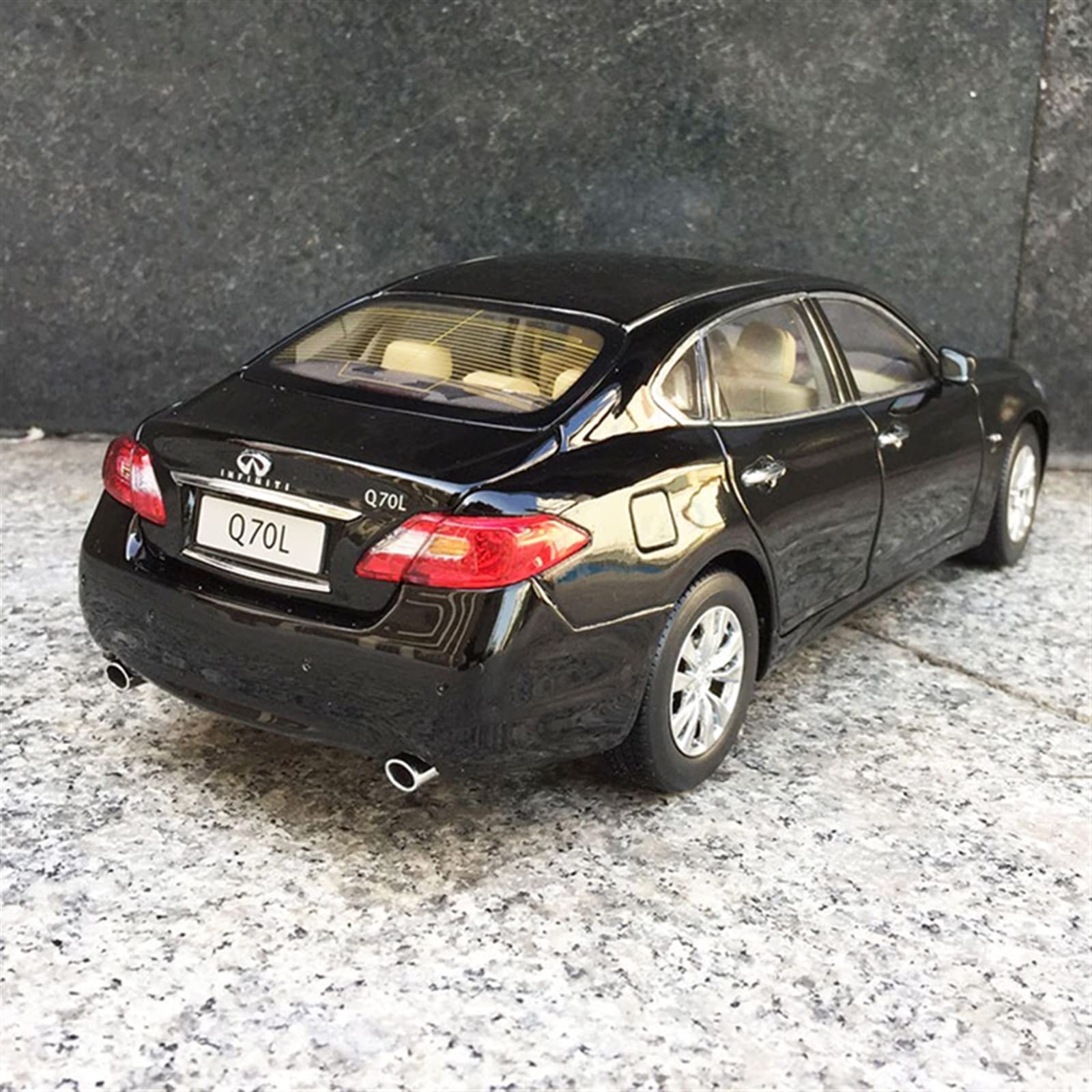 Amazon | 車のモデル 1/18 インフィニティ Q70l クラシックカー合金