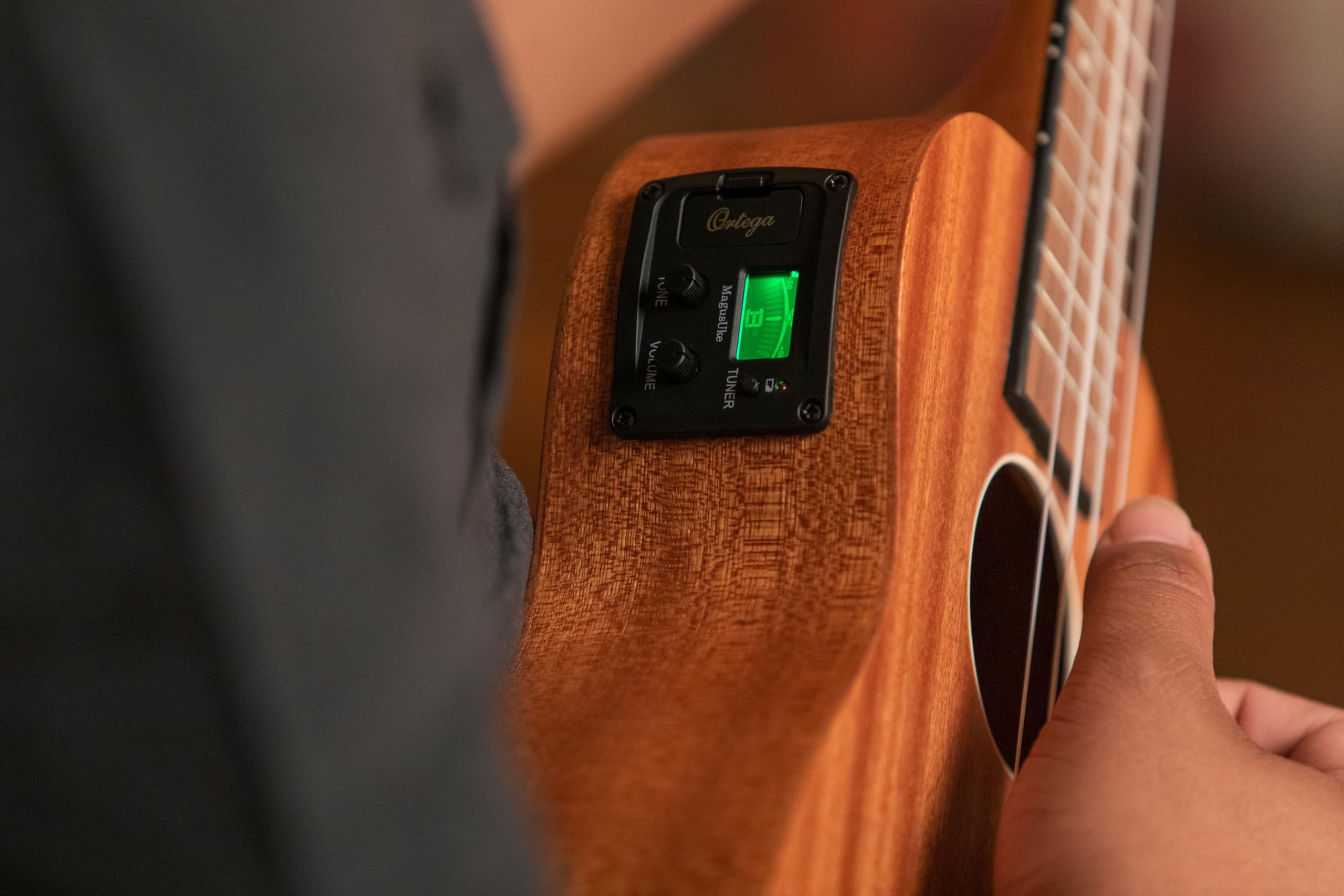 Ortega Guitars Ukulélé Concert Electro-Acoustique – Série Timber – Housse Incluse – Sapele, Naturel (RFU11SE)
