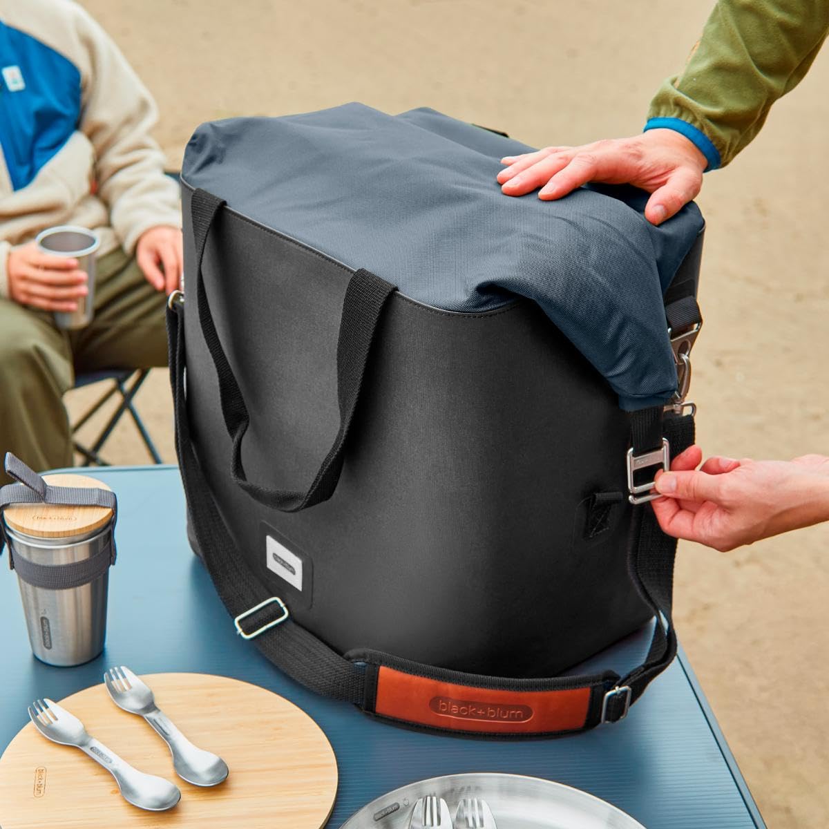 BLACK + BLUM Glacière Souple Isotherme | Étanche | 25L | Ardoise | Fermeture Roll Top, PET Recyclé, Sans BPA, Sac Glacière, Pique-Nique, Courses, Aliments & Boissons, Réutilisable