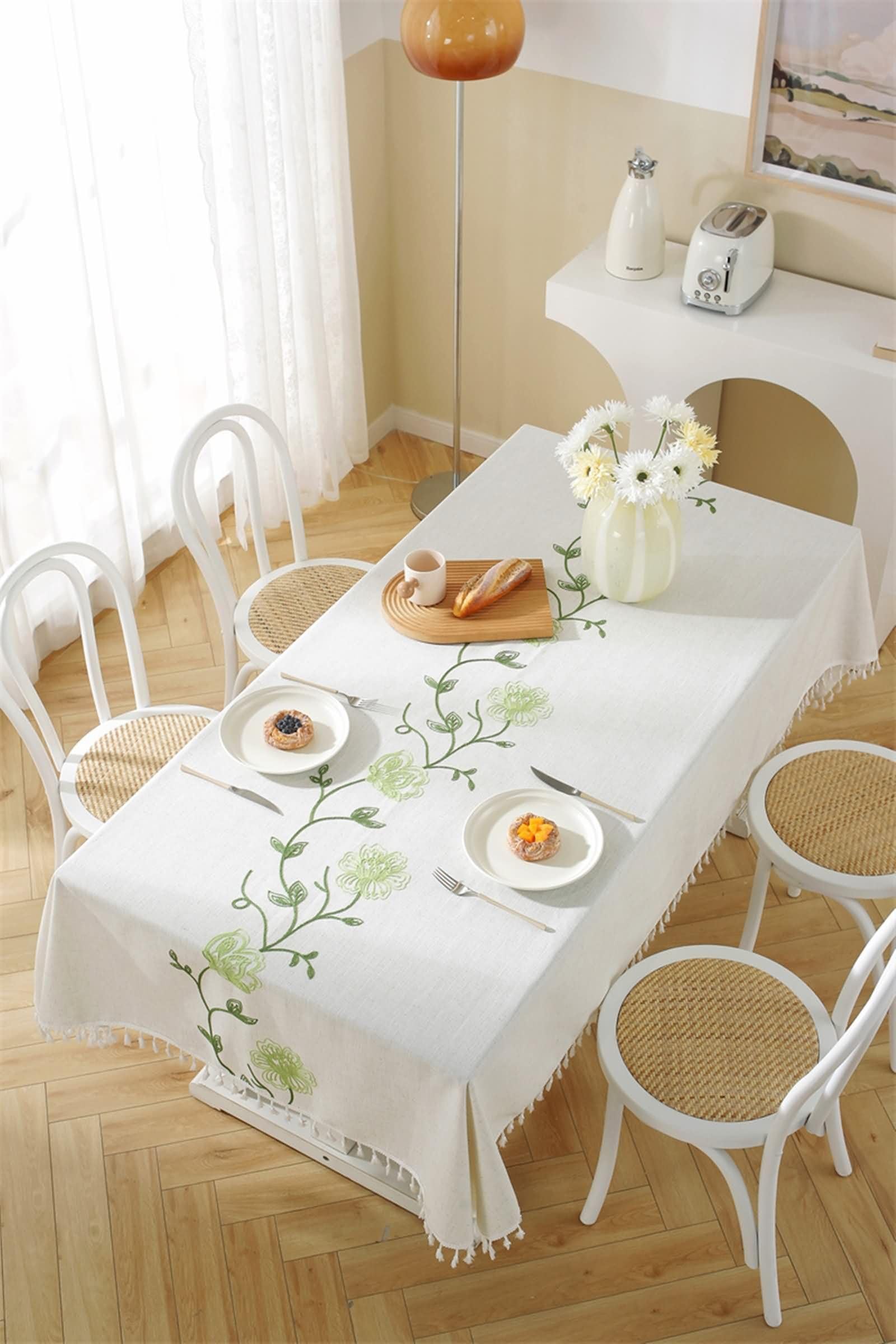 Mantel Decorativo Rectangular Blanco Verde, Bordado de Flores con Borlas, de Poliéster Fácil de Limpiar, 140 x 180 cm, Mantel para Mesa de Centro