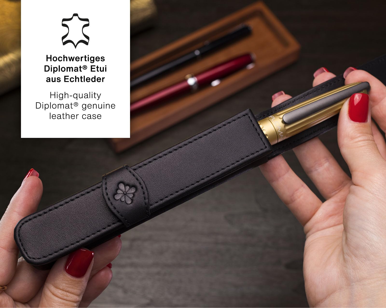 Diplomat Traveller Füllhalter-Set Lack Schwarz, Tinte und Lederetui | Mit Edelstahlfeder M, 30 ml Octopus Tinte Königsblau, Tintenkonverter und Stifteetui aus Leder