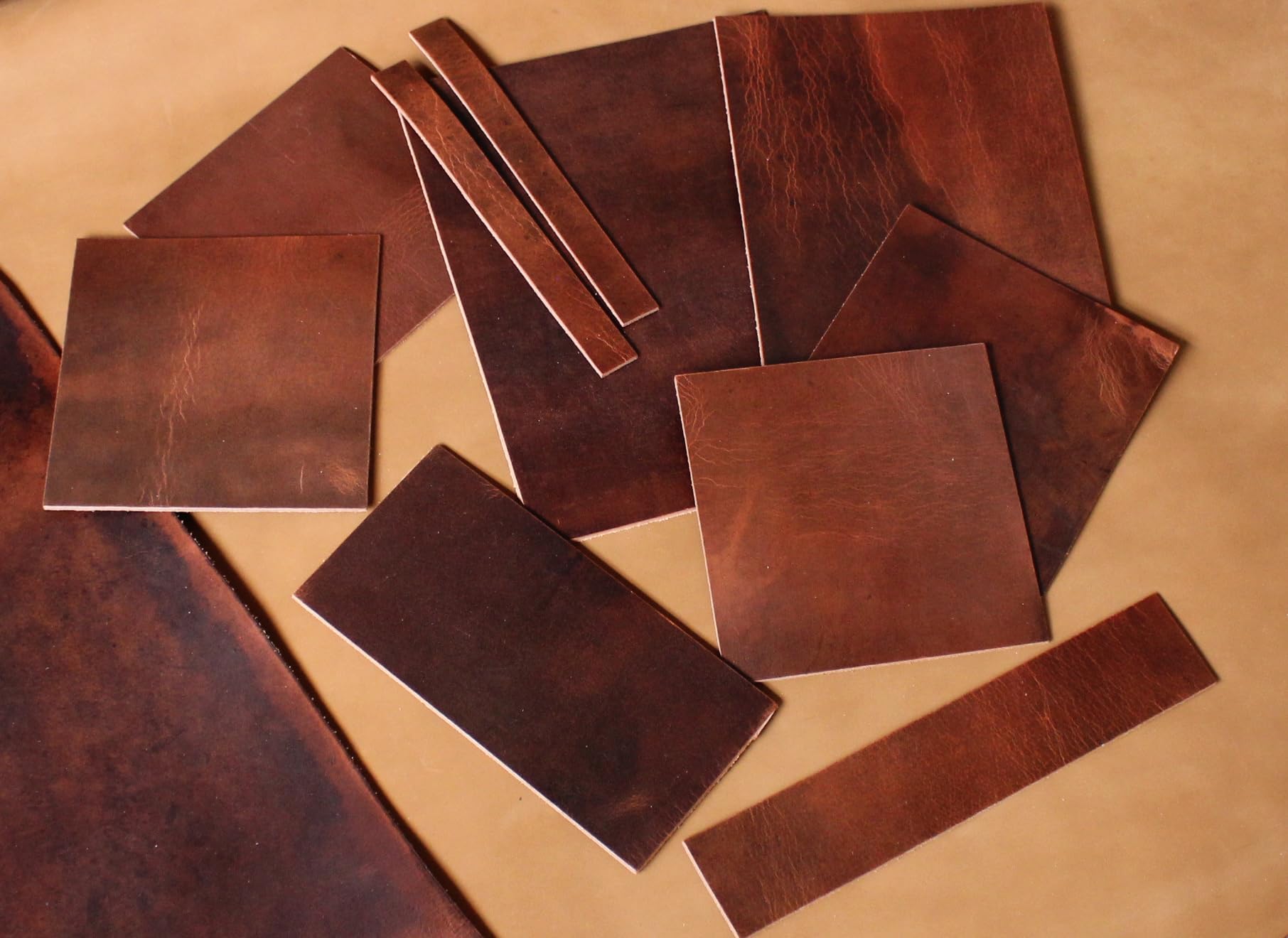 Cuir véritable puissant comme découpe | Pièces de cuir – Choix | Cuir épais antique, colonial – Cuir de buffle vintage marron/cognac/châtaignier