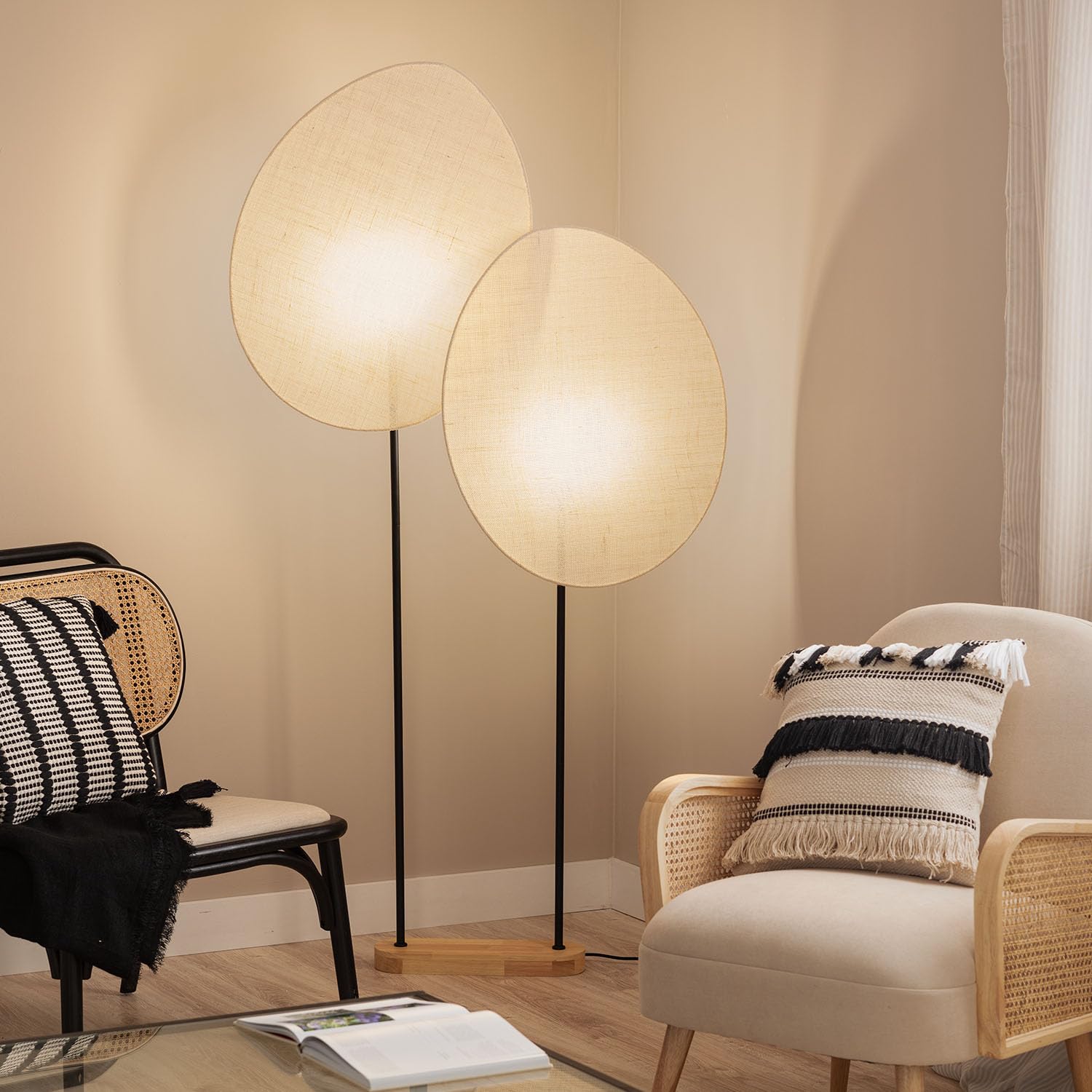 LEDKIA Lampada da Terra Metallo e Tessuto Elliptica Nero | Compatibile con Lampadina E27 220-240V | Design Ovale Versatile per Ogni Stile