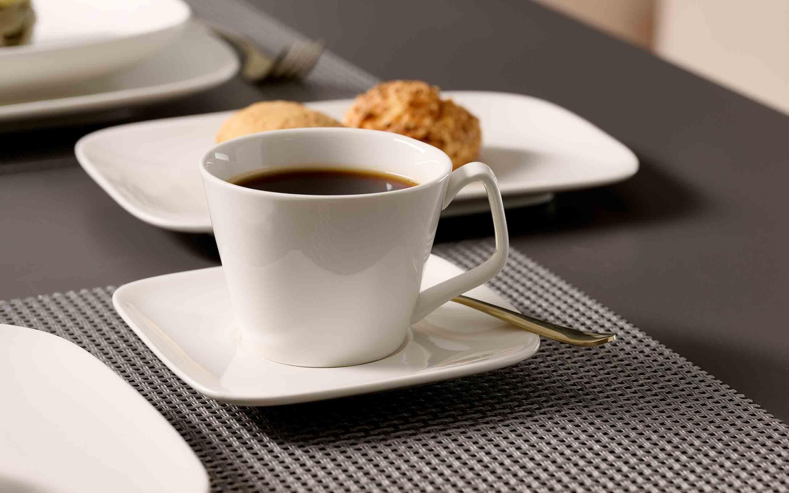 Ritzenhoff & Breker Arena Espressotassen mit Untertassen 6er Set | 80 ml | Espresso-Set für 6 Personen | Quadratische Formen | Porzellan | Spülmaschinen- & Mikrowellengeeignet | Weiß