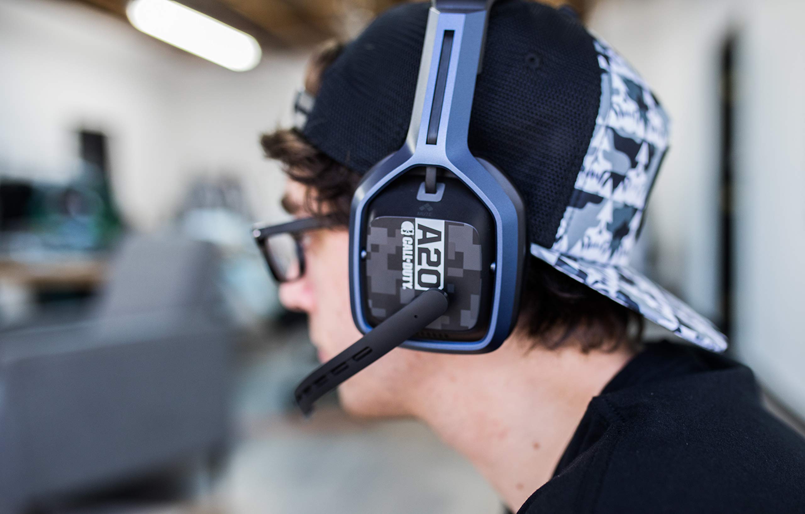 ASTRO Gaming A20 Casque Gamer Edition Call of Duty, ASTRO Audio, Dolby ATMOS, Longevité Batterie +15 hrs, Résitant, Connexion sans Fil 5,8 GHz, Compatible avec PS5, PS4, PC, Mac, Switch - Noir/Bleu
