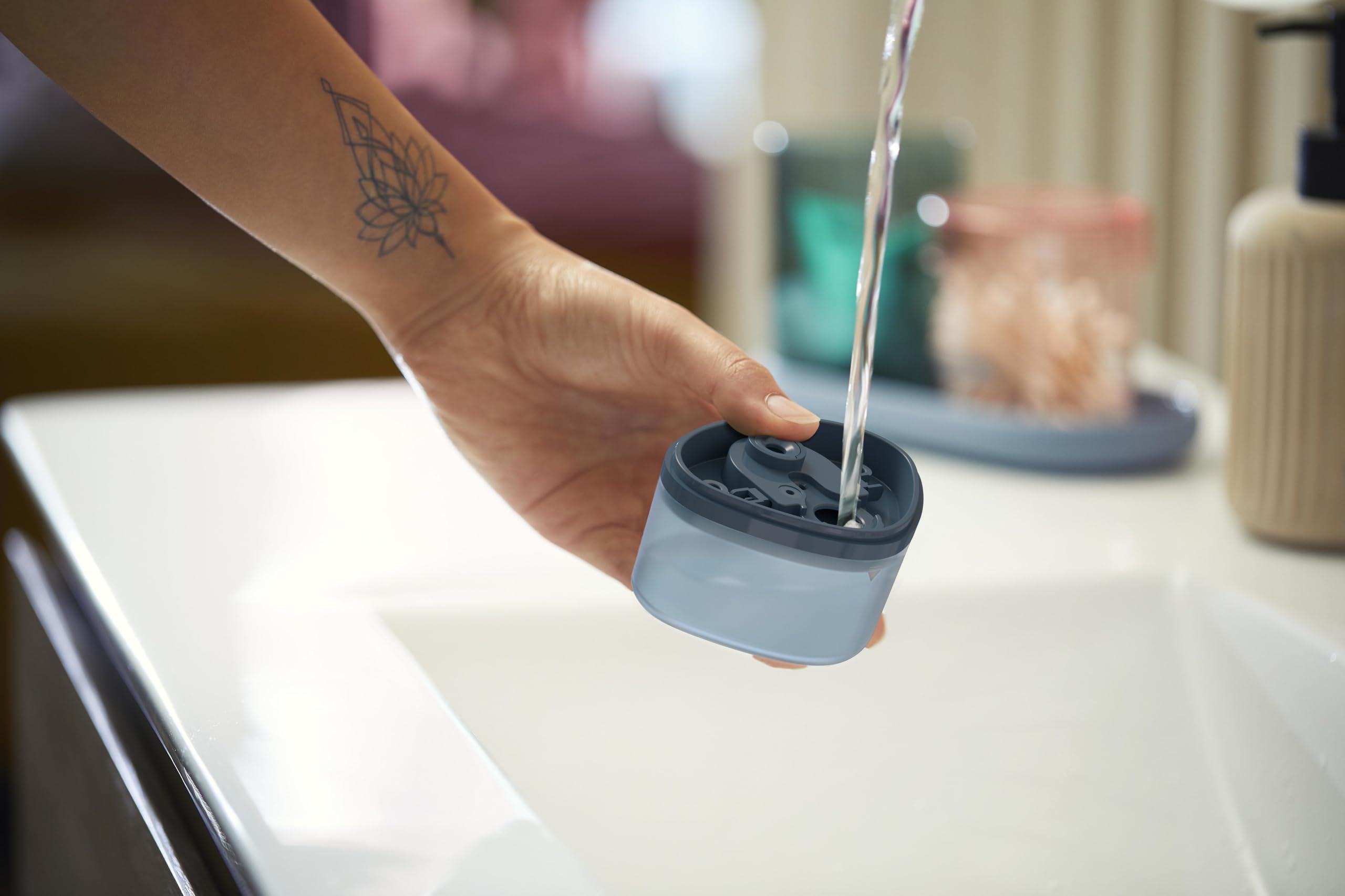 Philips Serie 3000 Stiratrice verticale a vapore - 1000 W, 20 g/min di vapore, Serbatoio dell'acqua estraibile da 100 ml, Piastra in plastica, Blu (STH3000/20)