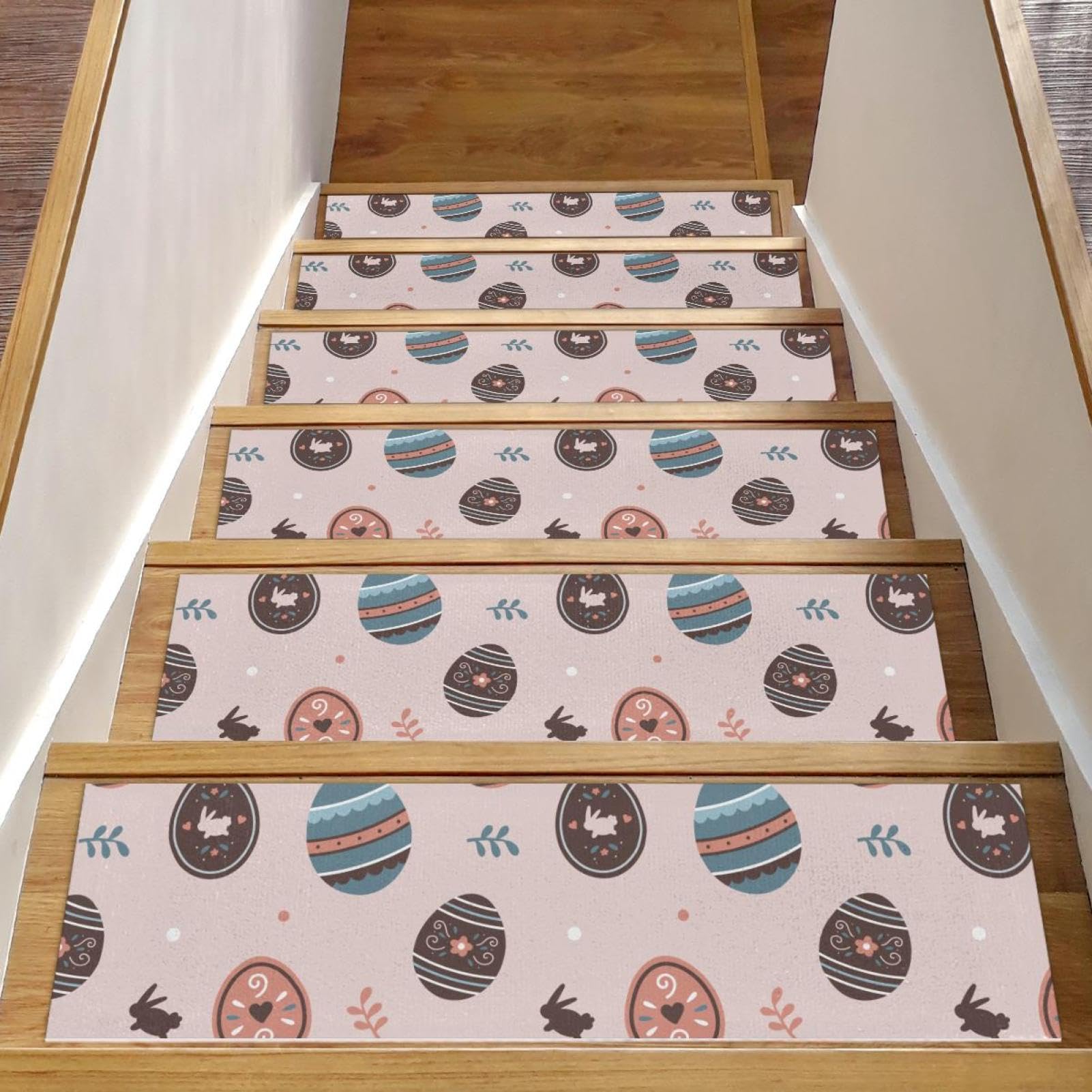 Peldaños de escalera para decorar su hogar con motivos coloridos de Pascua