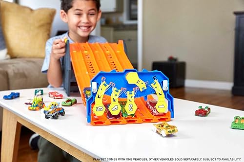 Miniatura 2 de Hot Wheels Track Builder Action, pista de rodadura enrollable, juego de pista con pista de carreras de 5 carriles y cubo de almacenamiento