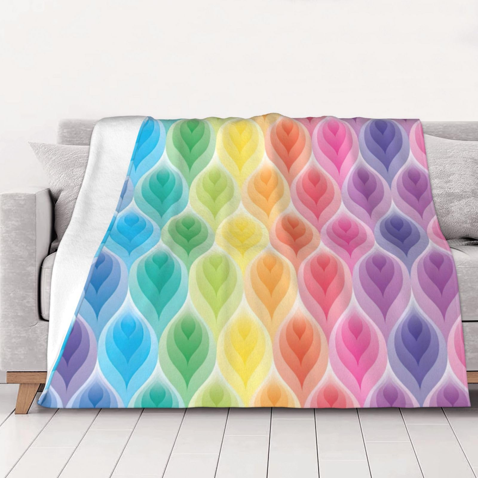 Plaid arc-en-ciel douillet pour vos soirées cocooning sur le canapé