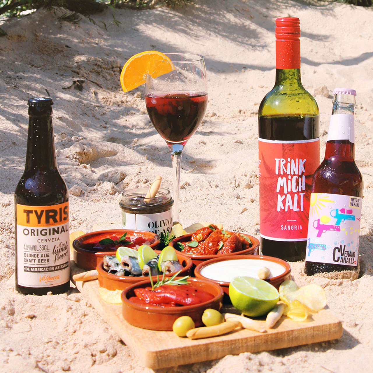 Präsentbox Urlaub für Zuhause - Gefüllter Geschenkkorb mit Sangría & mediterranen Leckereien von jamon.de