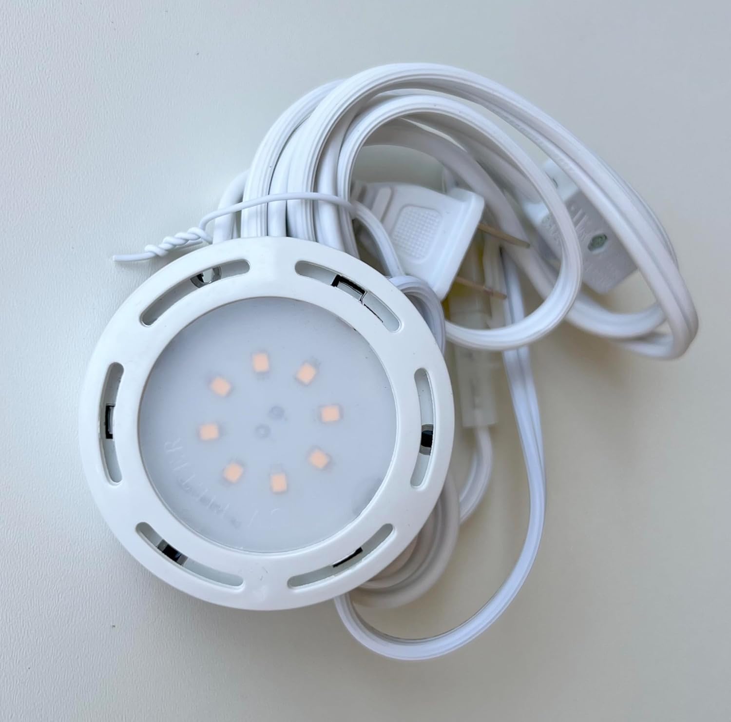 Under Counter Puck Light 120V 4W LED Plug-in (Single) White