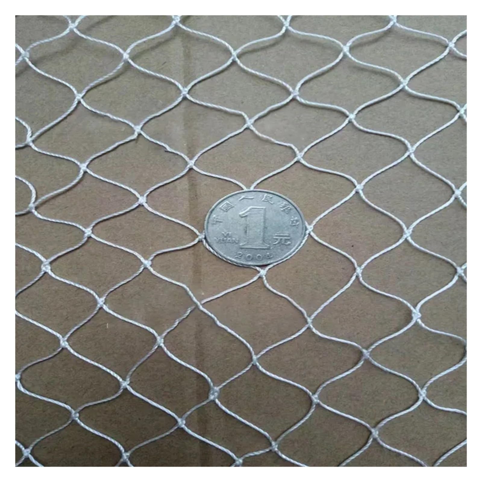 Esta Malla antipájaros de Nailon de 3,0 x 10 m, de Color Blanco, es Ideal para la protección de Jardines y Cultivos, Gatos, Perros y gallinas. Es una Malla de Pesca Duradera de