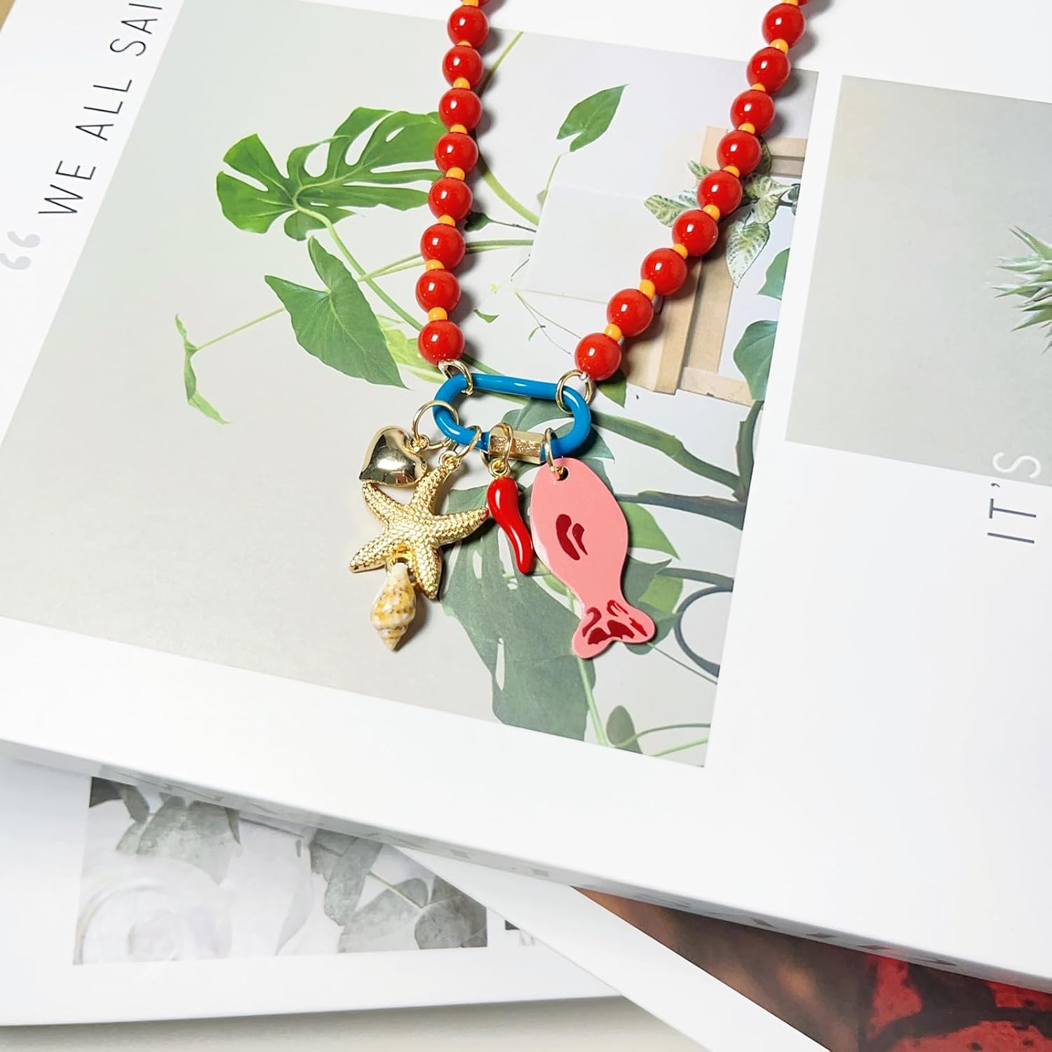 Sardine Fish Necklace for Women Boho Colorful Beaded Fish Pendant Necklace Coral Seashell Starfish Necklace Conch Shell Sardine Necklaces Summer Beach Boho Jewelry Accessory
