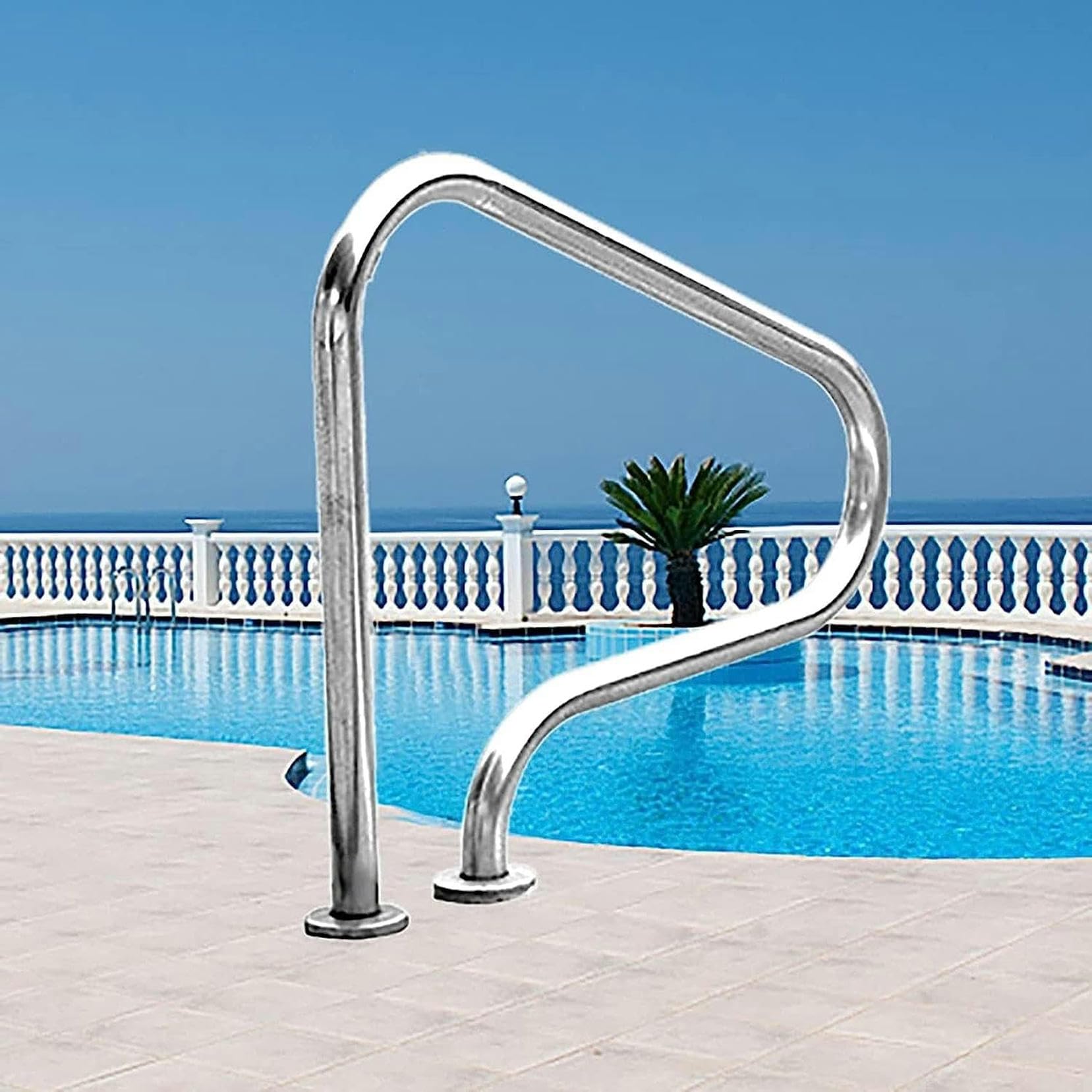 Échelle d'appui de piscine pour sécuriser la baignade des enfants et seniors