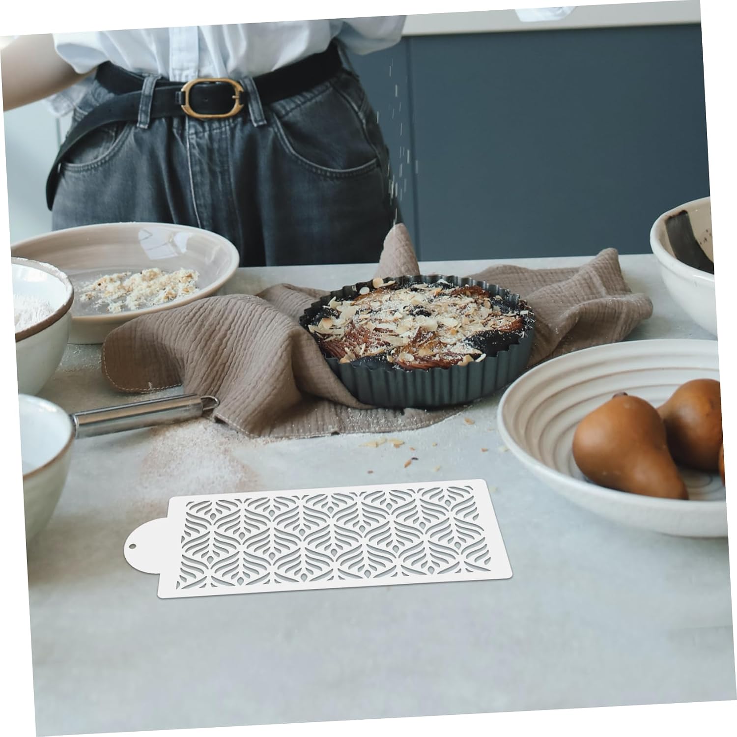 Zerodeko 12pcs Cake Stencil Set Flexible Pet Material for Easy Cake Decoration for Weddings and Birthdays Includes Patterns for Creative Baking
