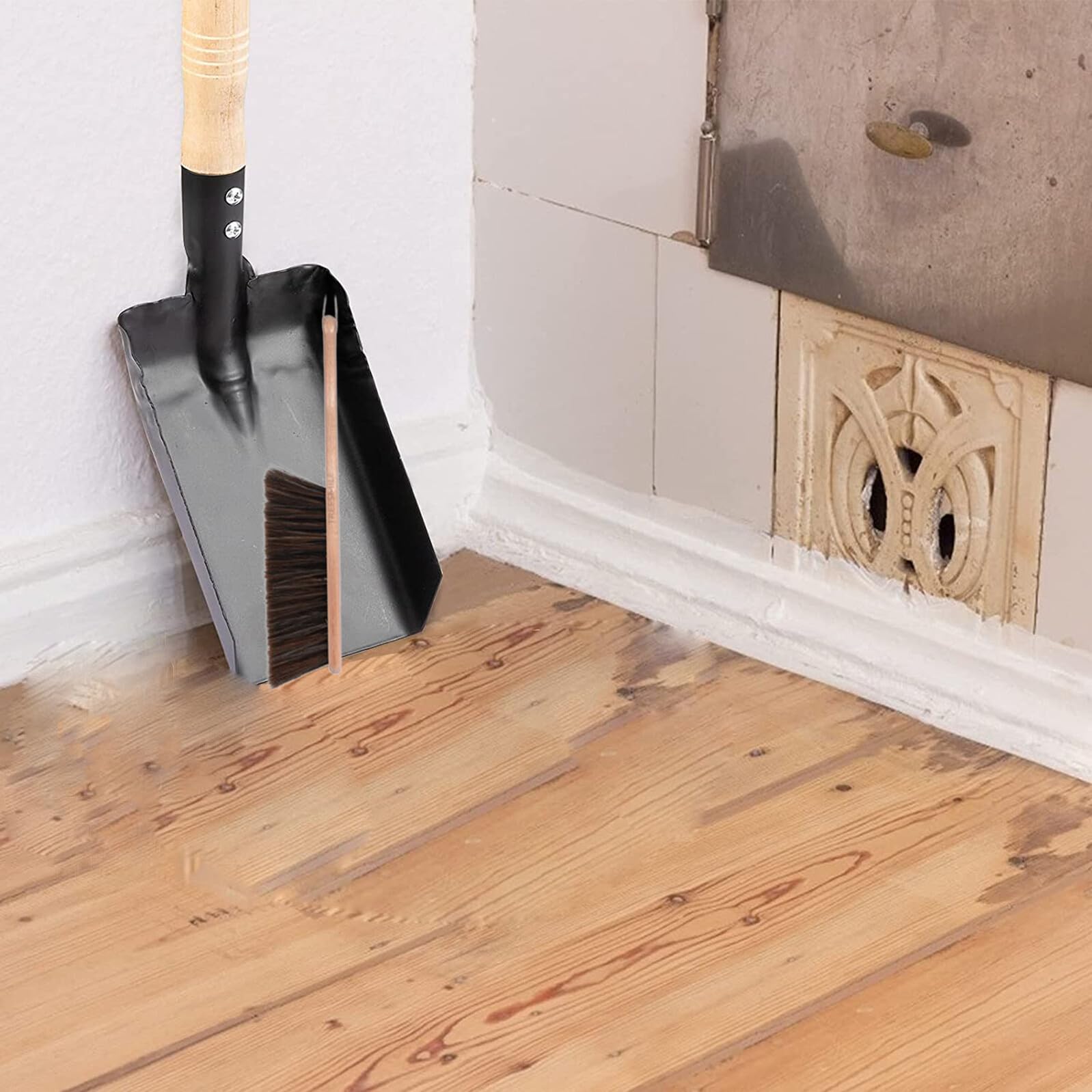 TOYANDONA Set Spazzola e Pala per Cenere Manico in Legno Scopa a Mano Antipolvere per Pulizia Stufa e Stufa Accessori Multiuso per Rimozione Cenere e Polvere Ganci per Riporre