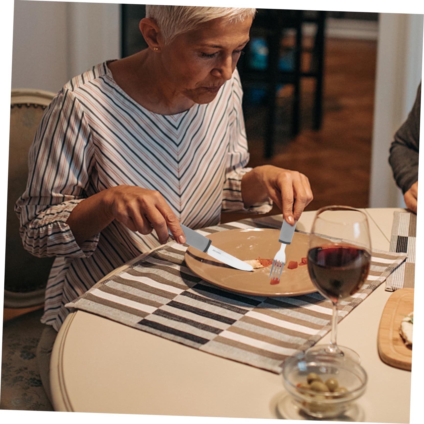 Juego De Utensilios Adaptativos Antitemblores 4 Piezas Mango Gris De Pp, Tpr y Acero Inoxidable Para Personas Mayores, Portátiles, Ergonomía Para Rehabilitación y Alimentación Asistida