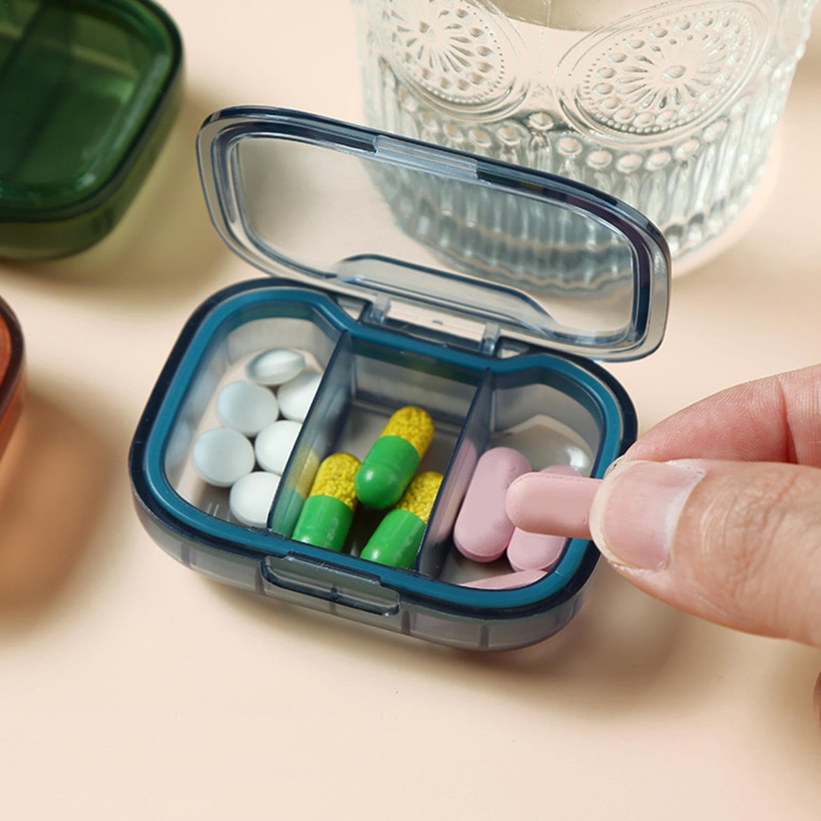MRKU Coffret de Premiers Secours Familial, Armoire à Pharmacie Portable, pilulier de Voyage Transparent à 3 Compartiments