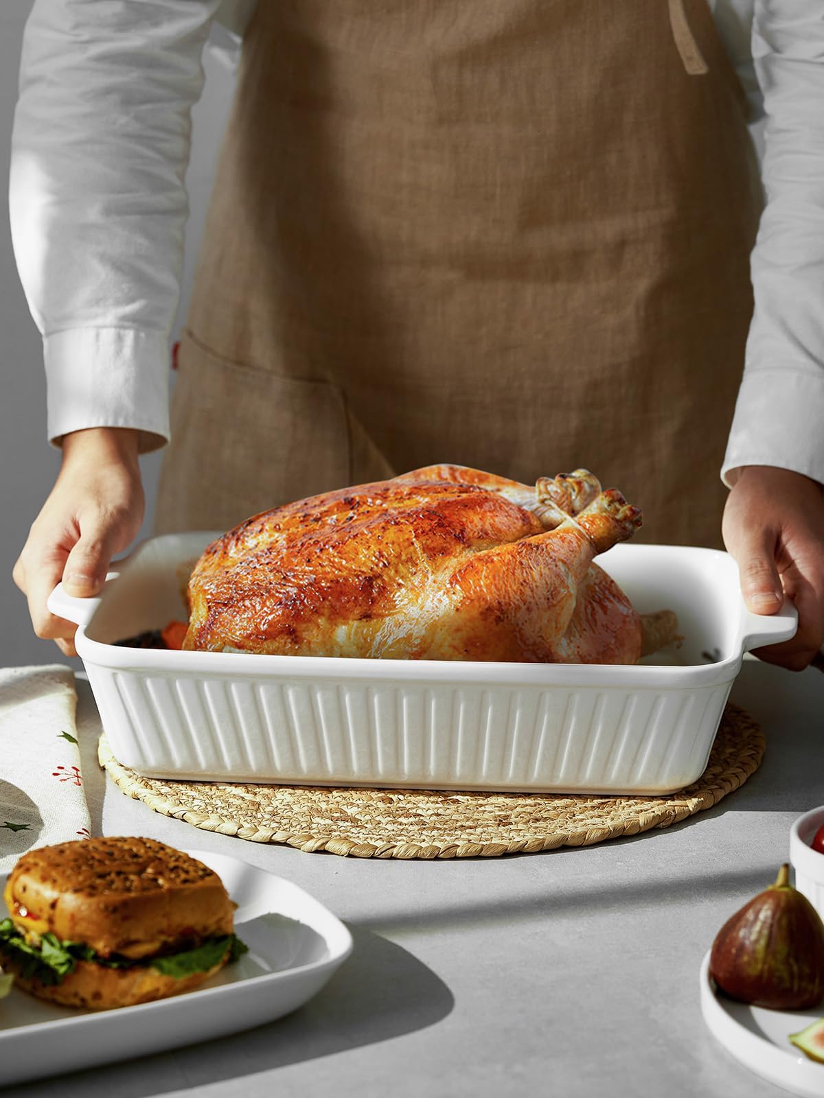 DOWAN Cazuela, 9x13 Plato de Cerámica para Hornear, Molde Grande para Lasaña, 4.2 Cuartos con Asas, Apto para Horno y Duradero para Lasaña, Regalo de Boda, Blanco