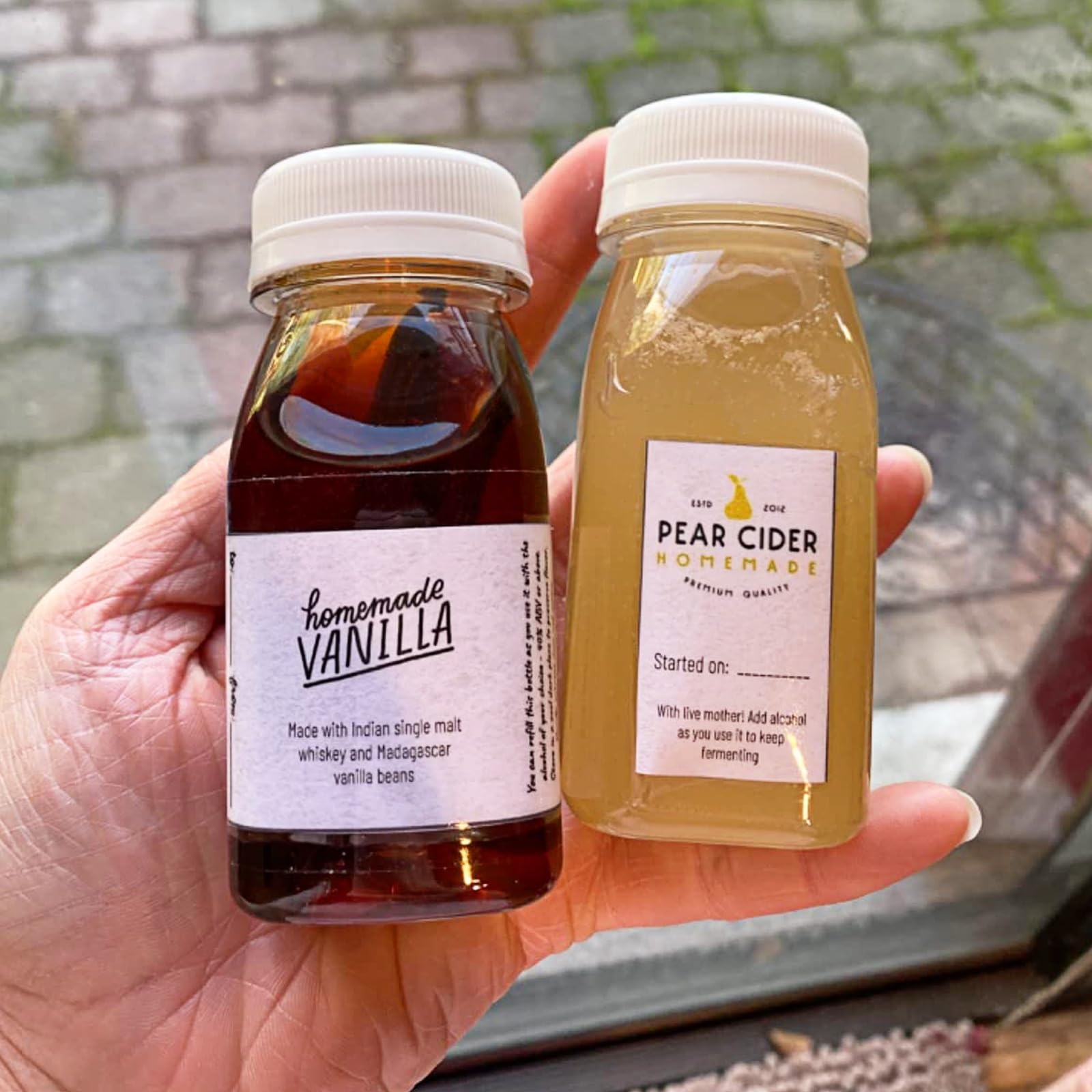 SENENQU Confezione da 30 piccole bottiglie di plastica da 120 ml, con coperchio, trasparenti, con imbuto e pennello, bottiglie vuote per frullati, per bevande al latte, acqua